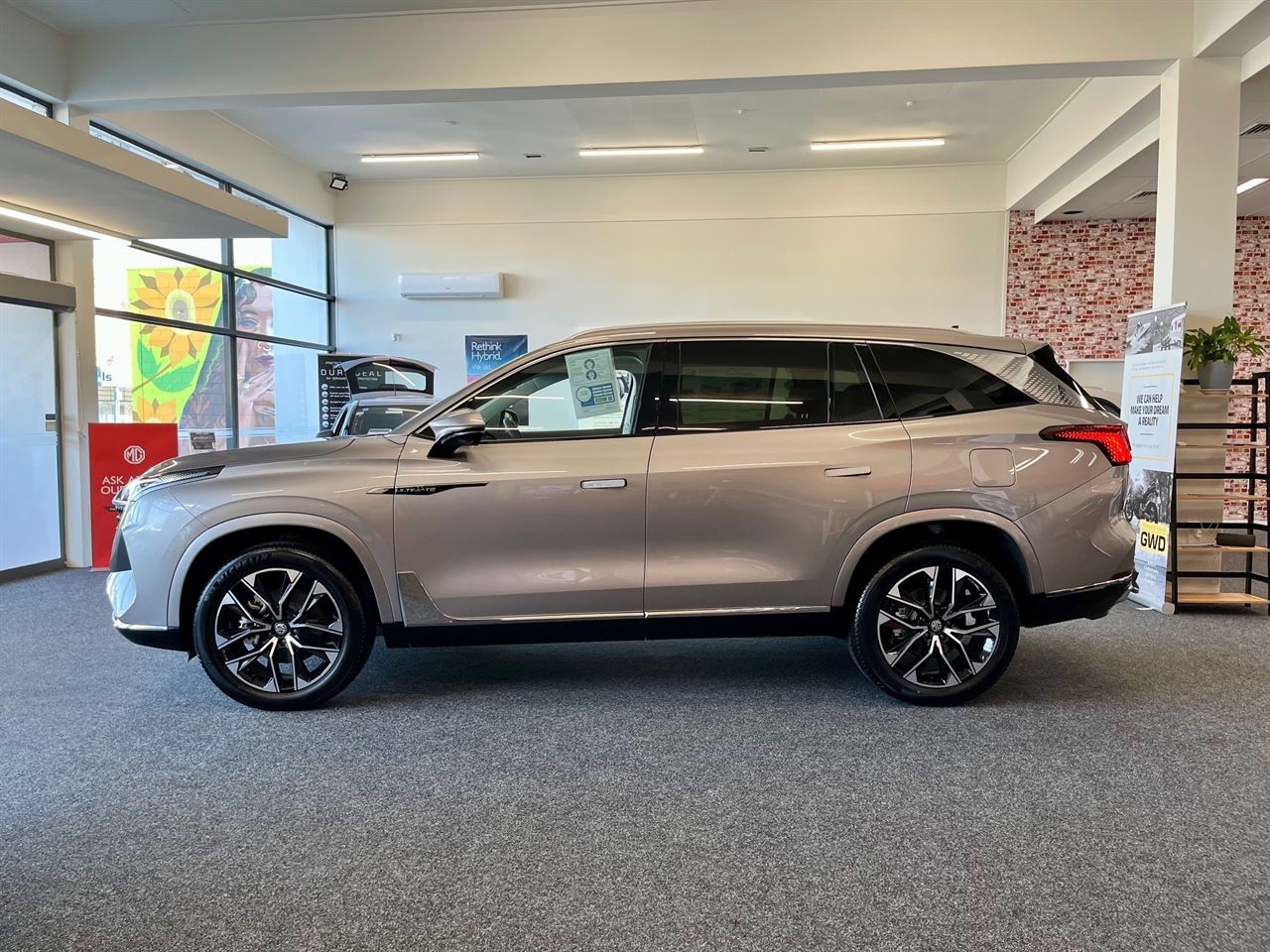 Vehicle image 5