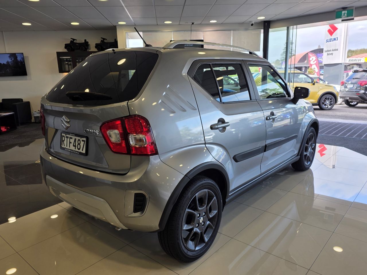 Vehicle image 4