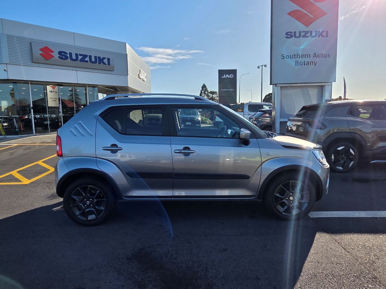 Vehicle image 4