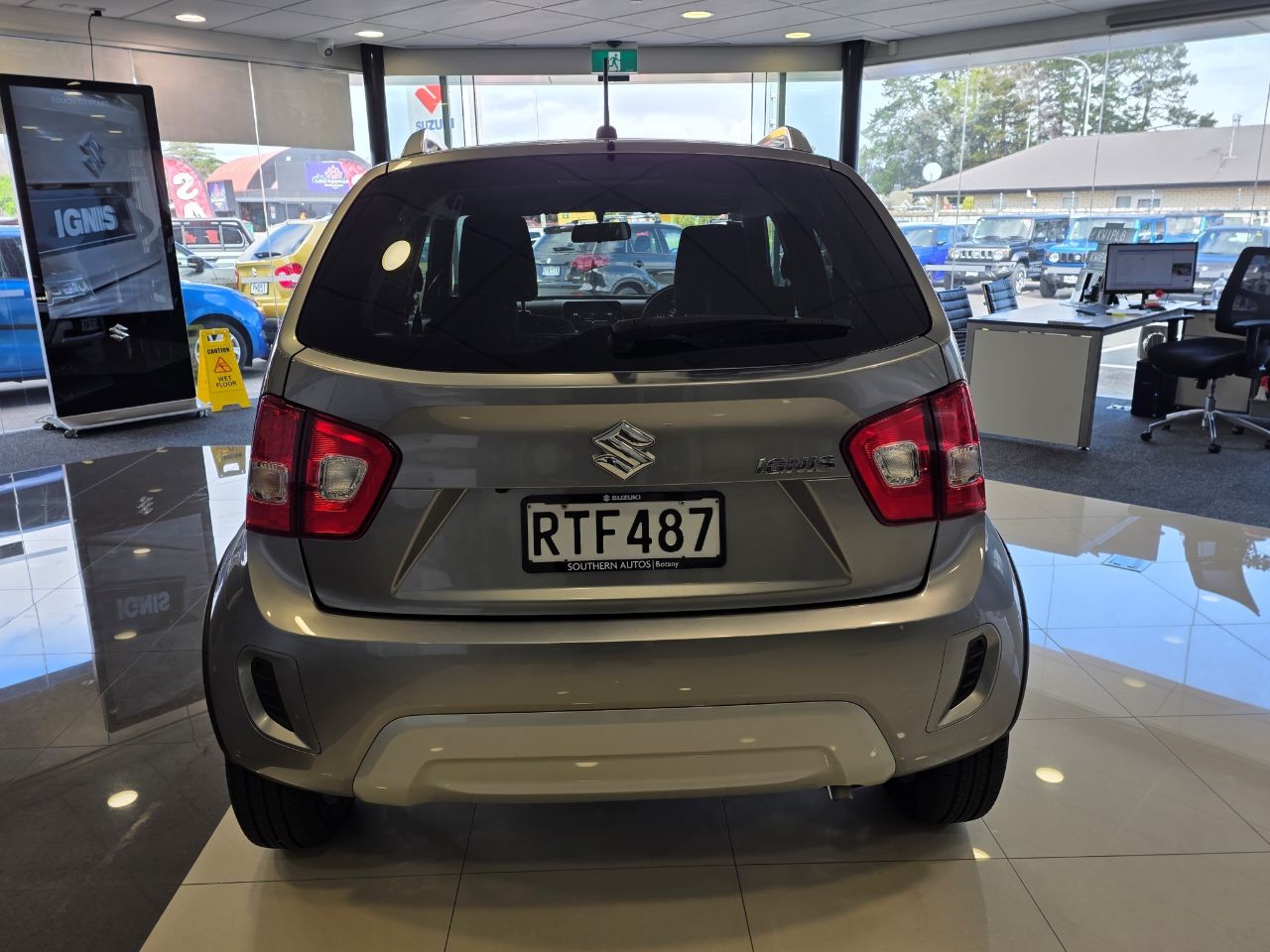 Vehicle image 5