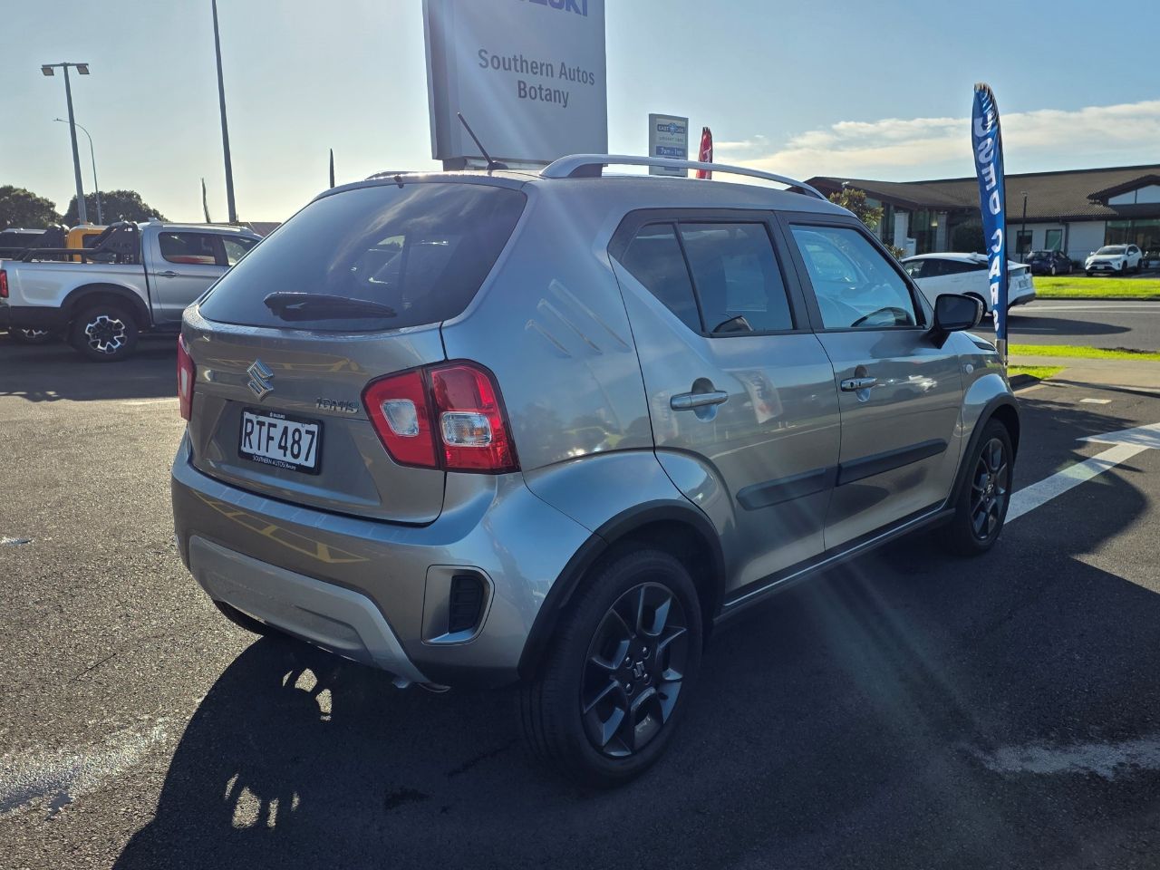 Vehicle image 5