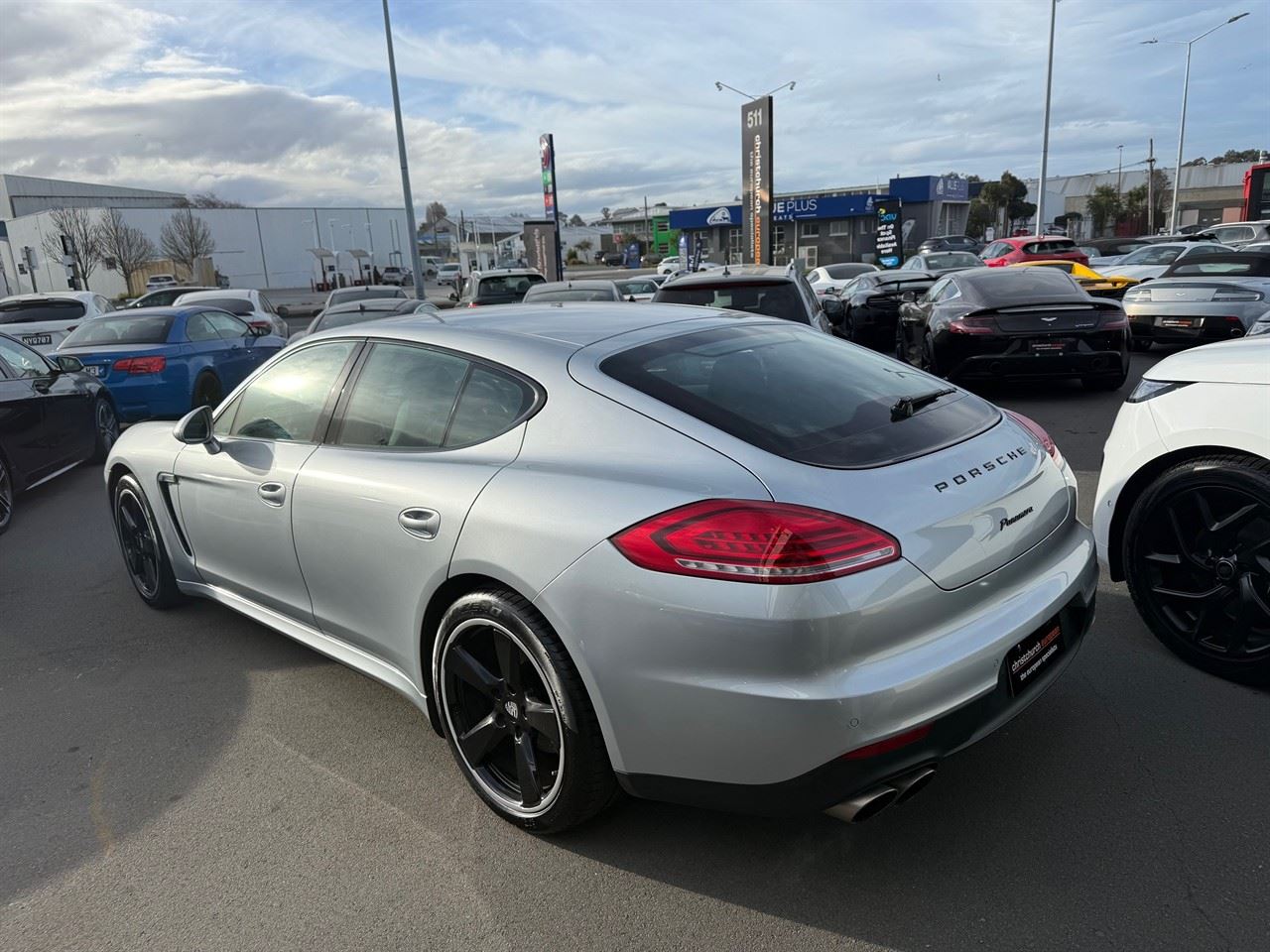 Vehicle image 4