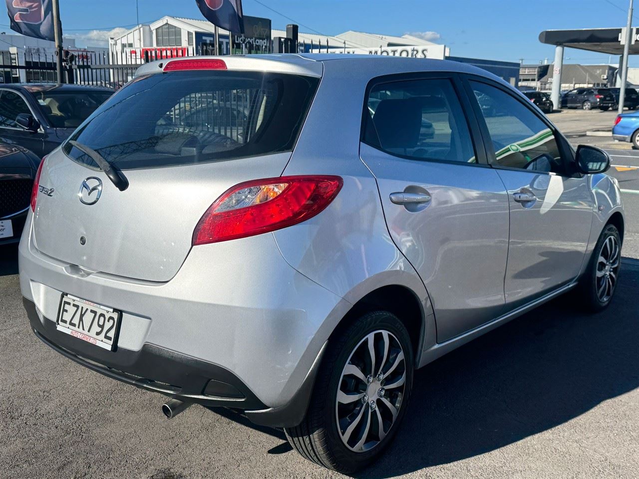 Vehicle image 4