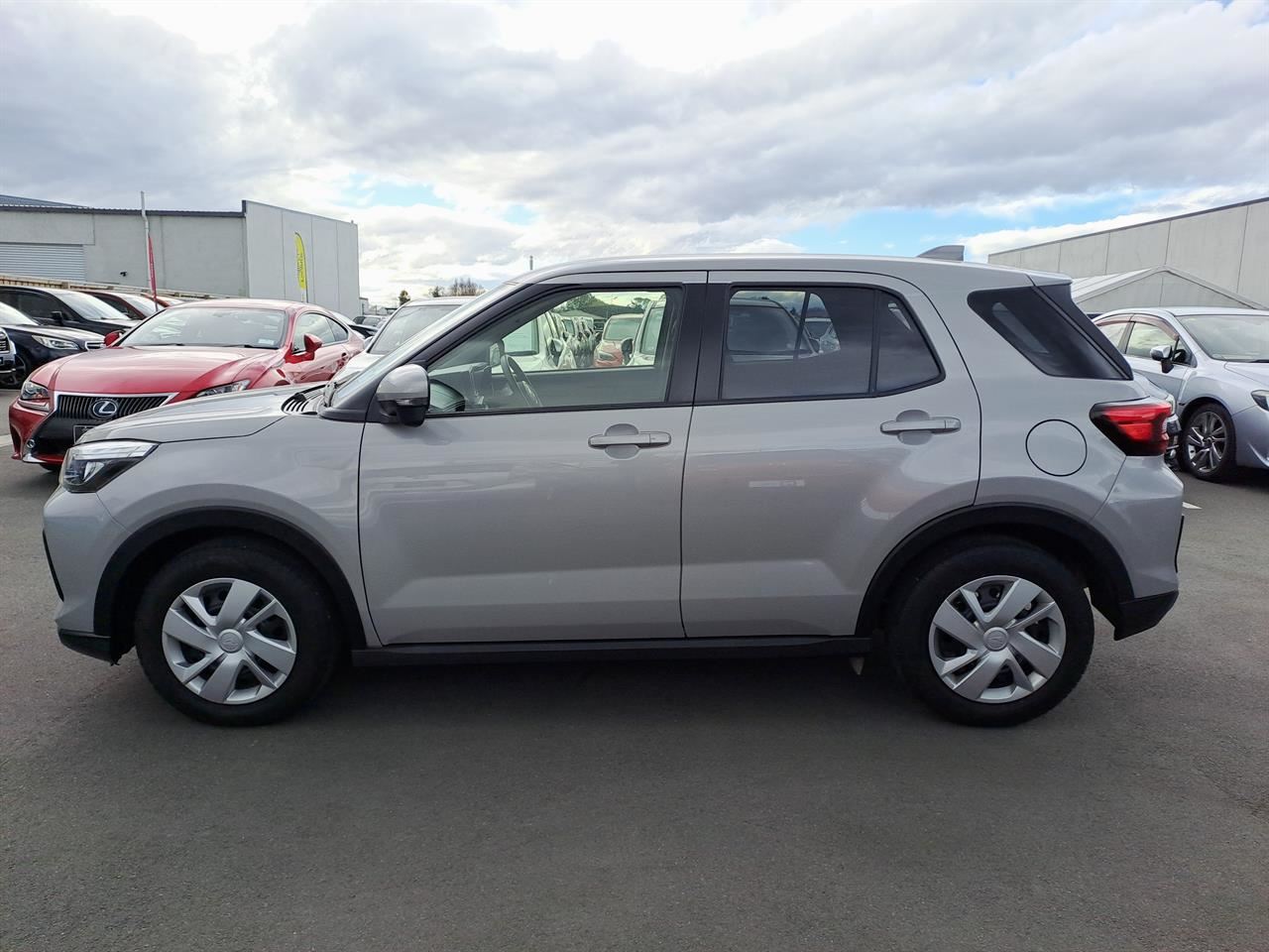 Vehicle image 4
