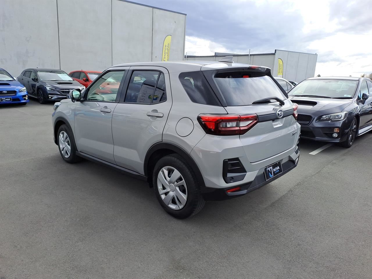 Vehicle image 5