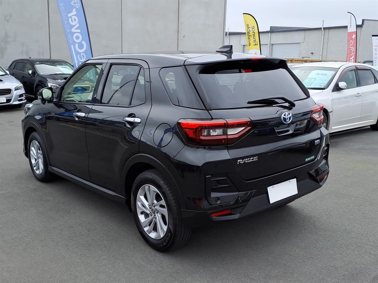 Vehicle image 5