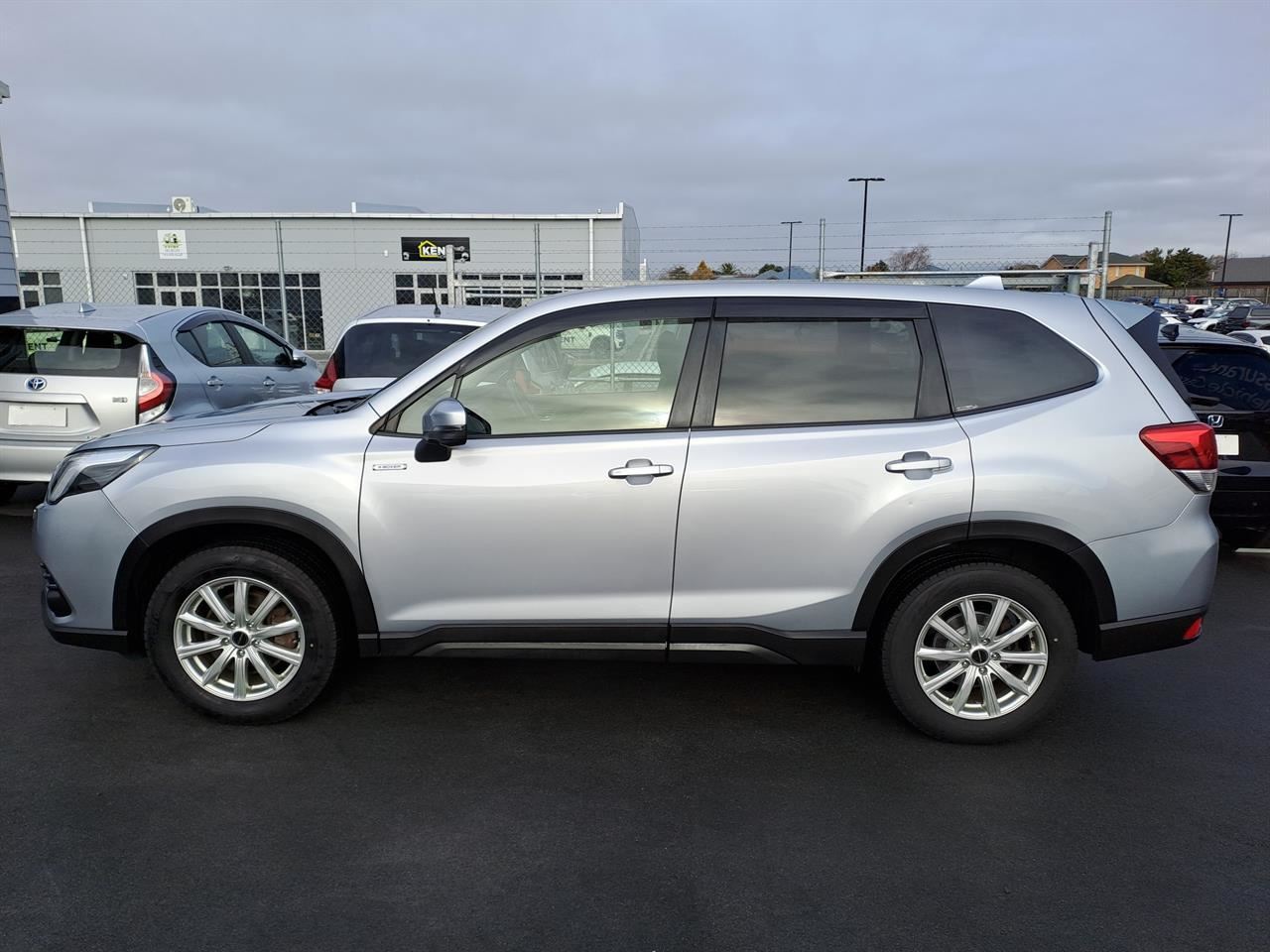 Vehicle image 4