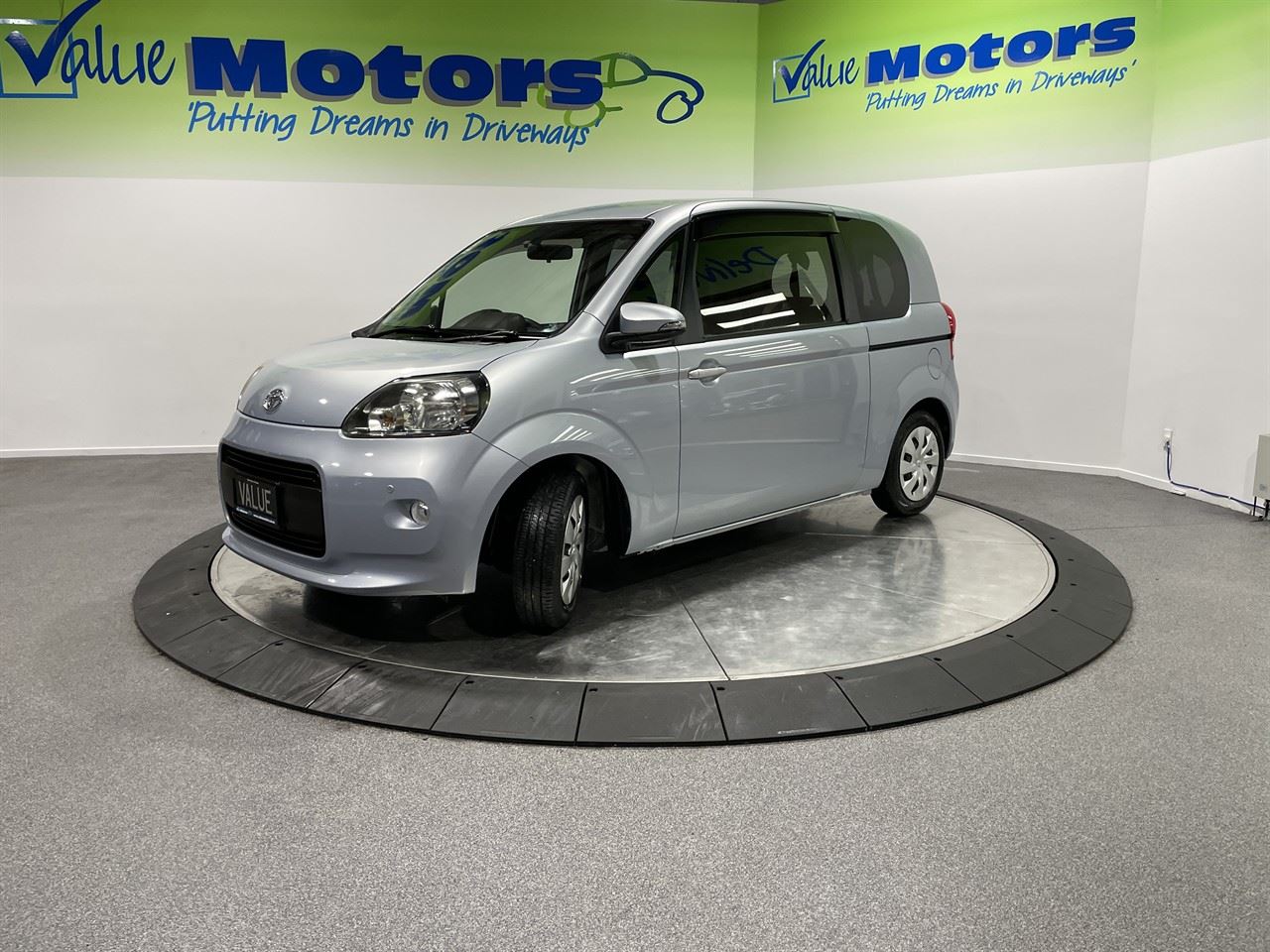 Vehicle image 3