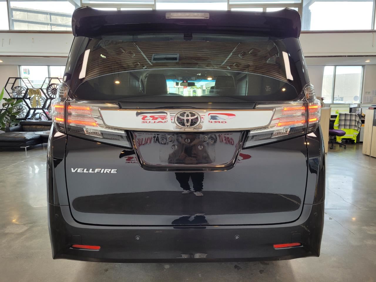 Vehicle image 5
