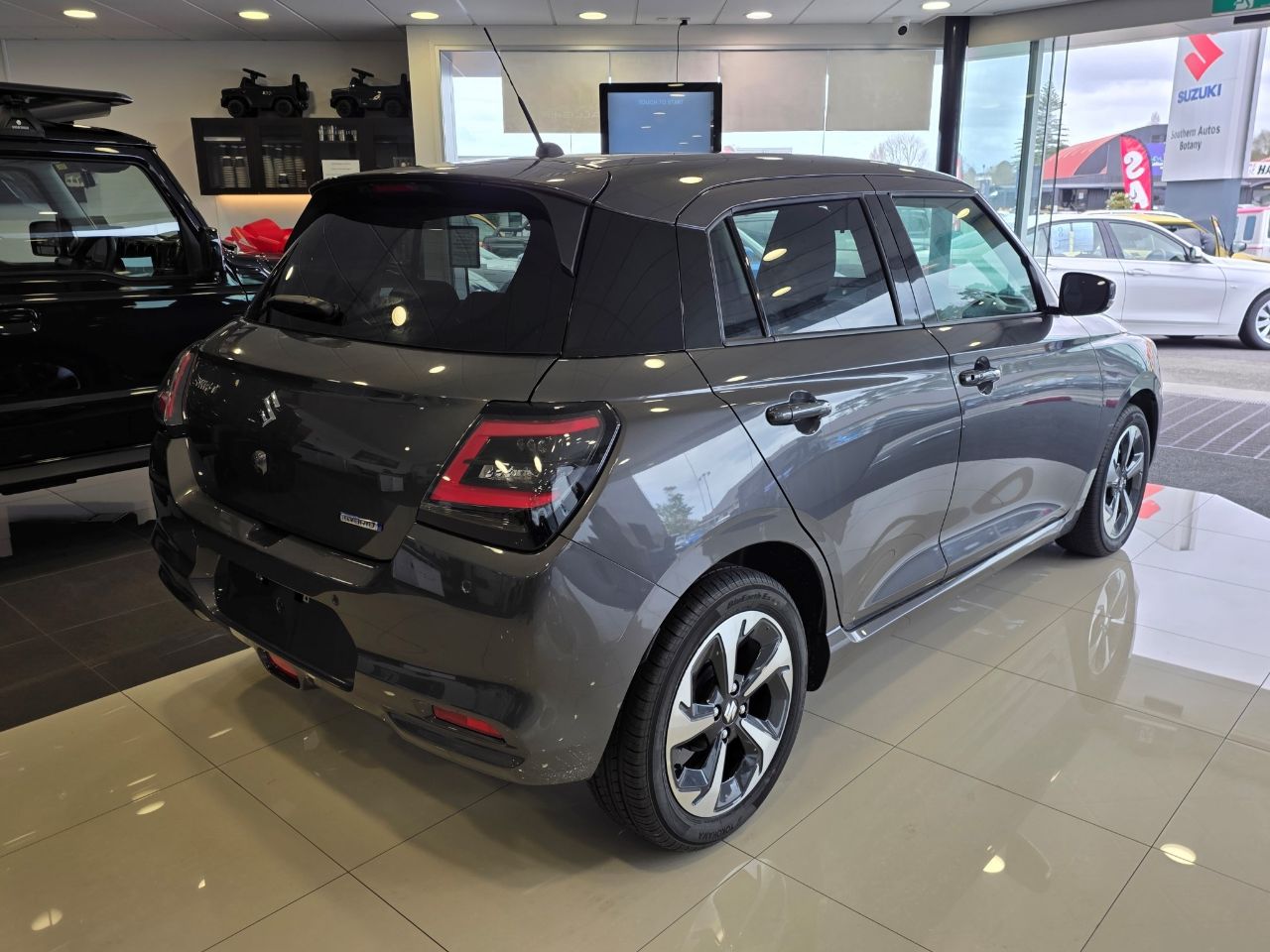 Vehicle image 4