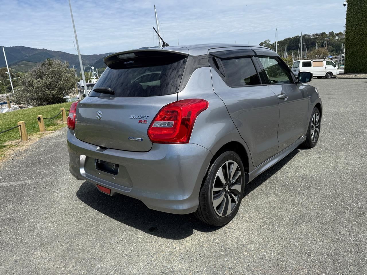 Vehicle image 5