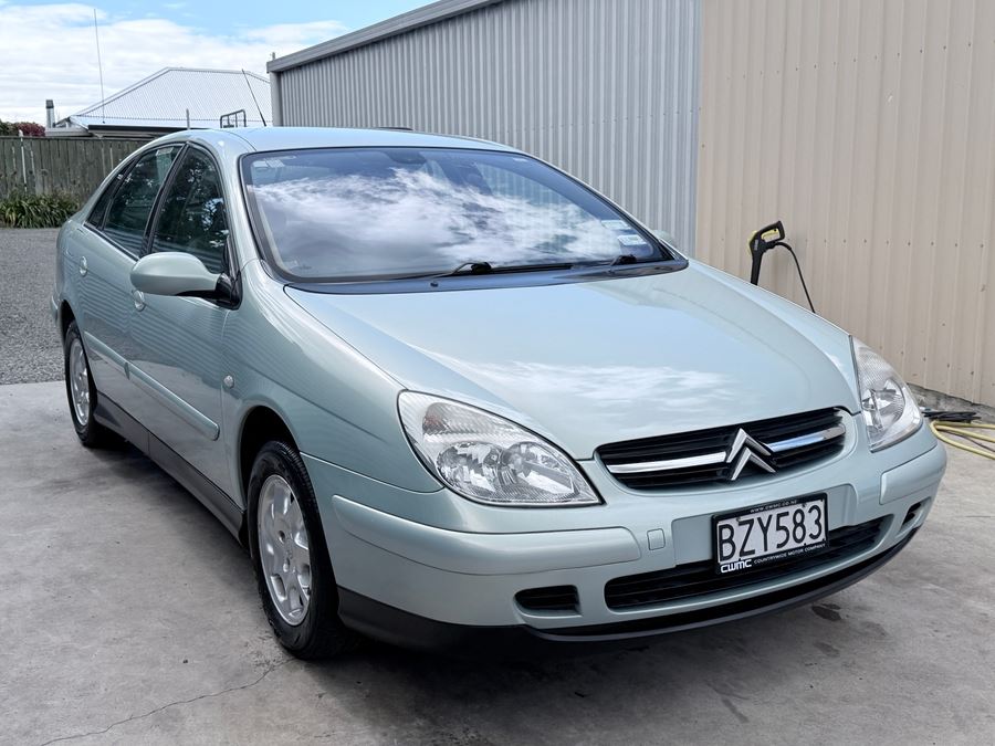 Vehicle image 4