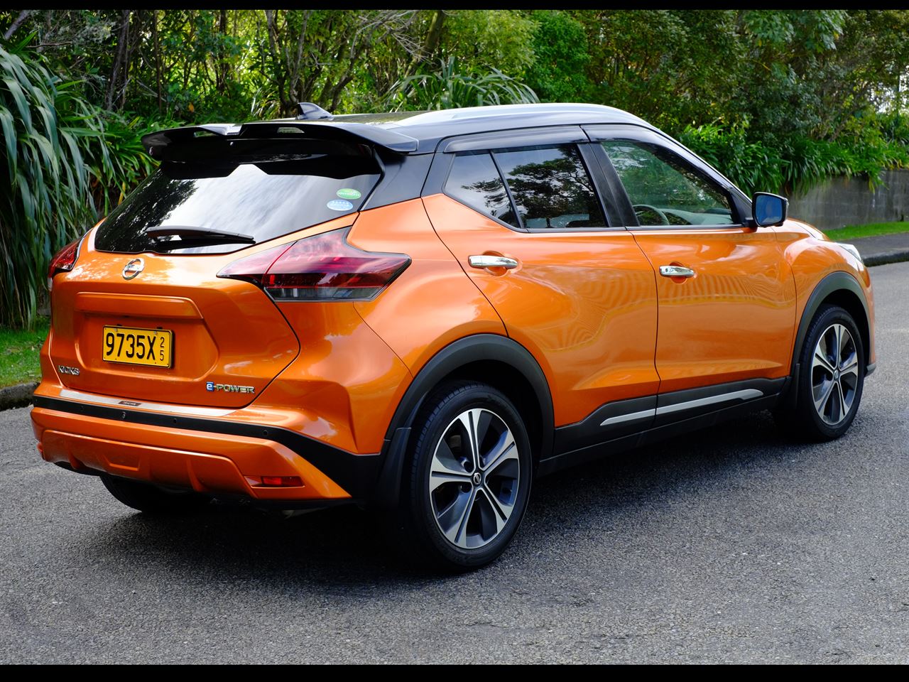 Vehicle image 4