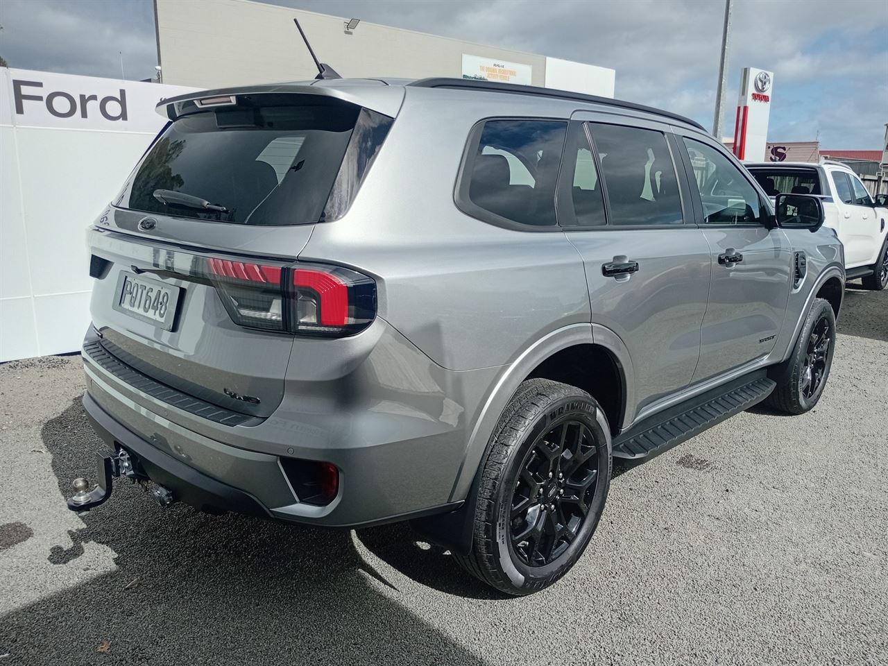 Vehicle image 3
