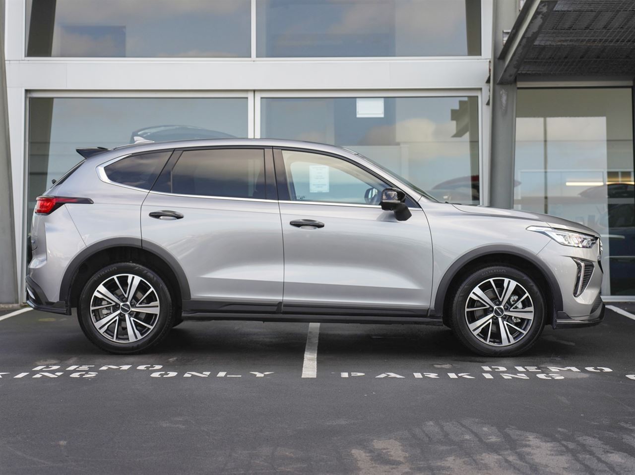 Vehicle image 3