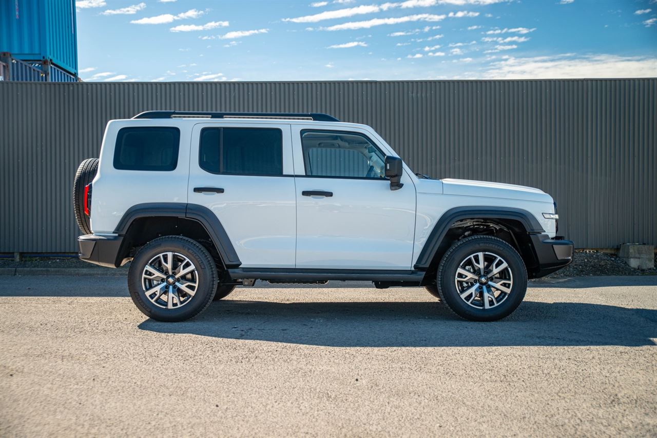 Vehicle image 5