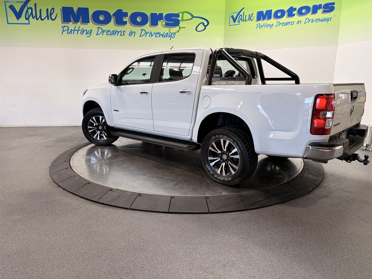Vehicle image 5