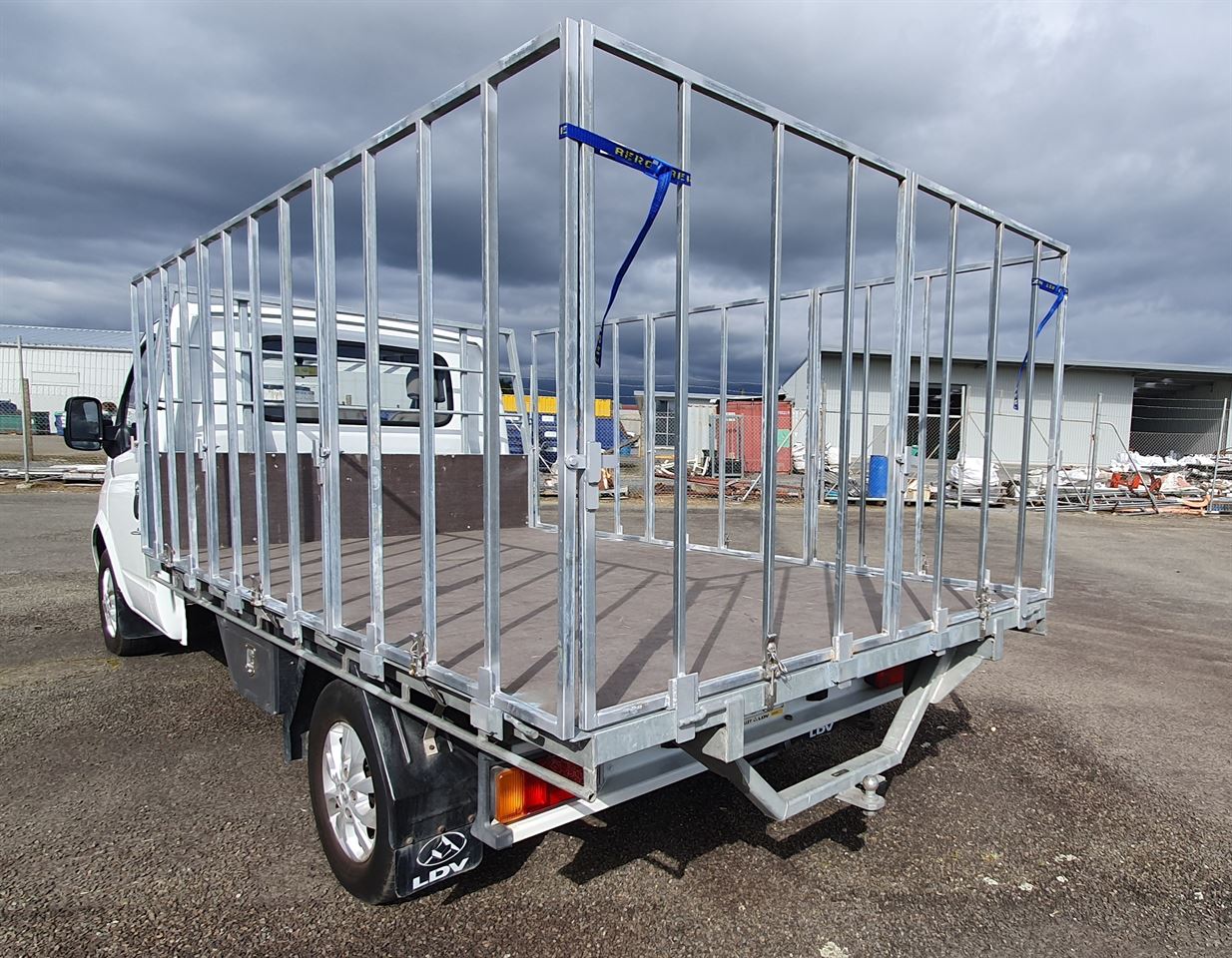 Vehicle image 4