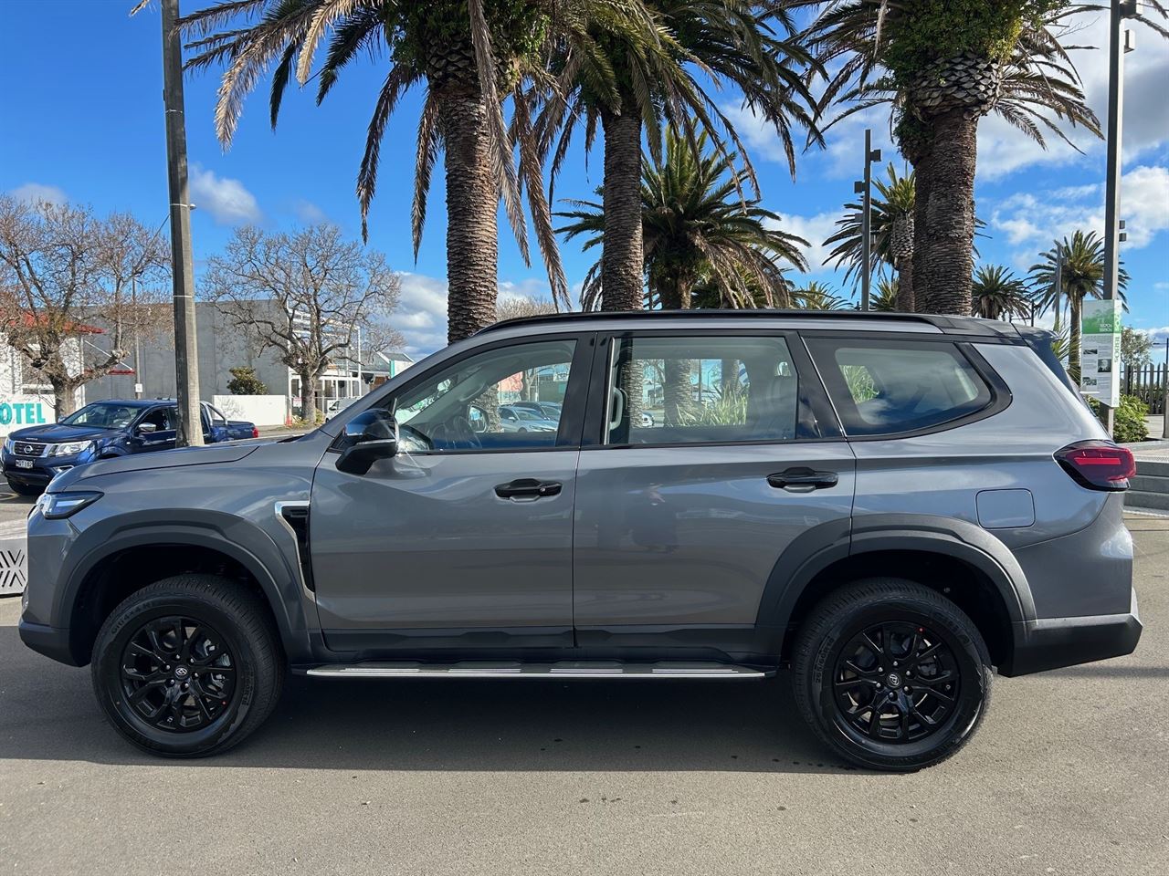 Vehicle image 4