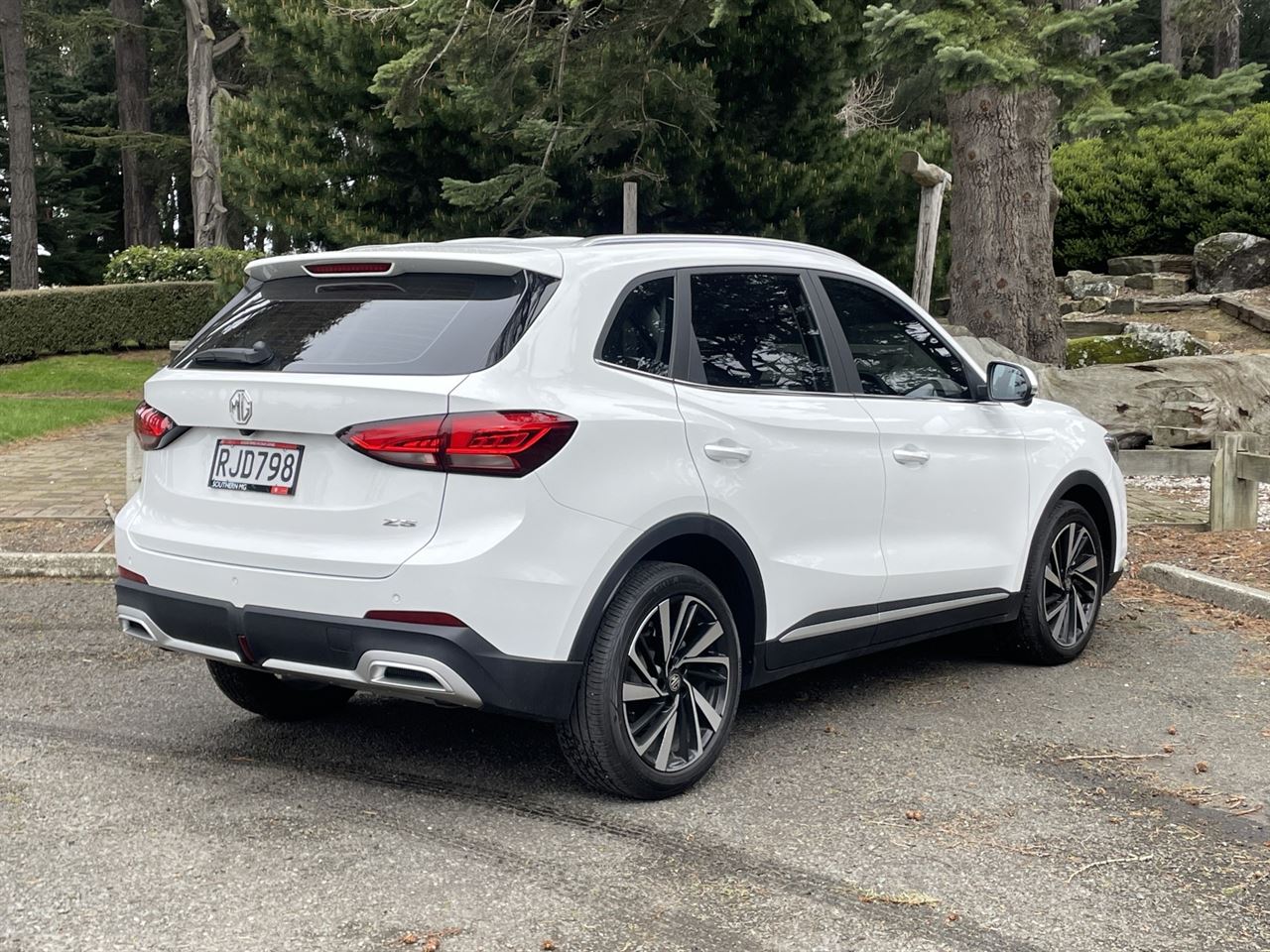 Vehicle image 4