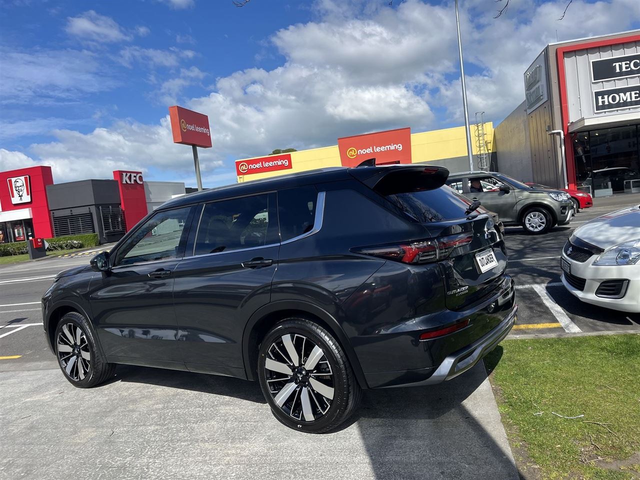 Vehicle image 5