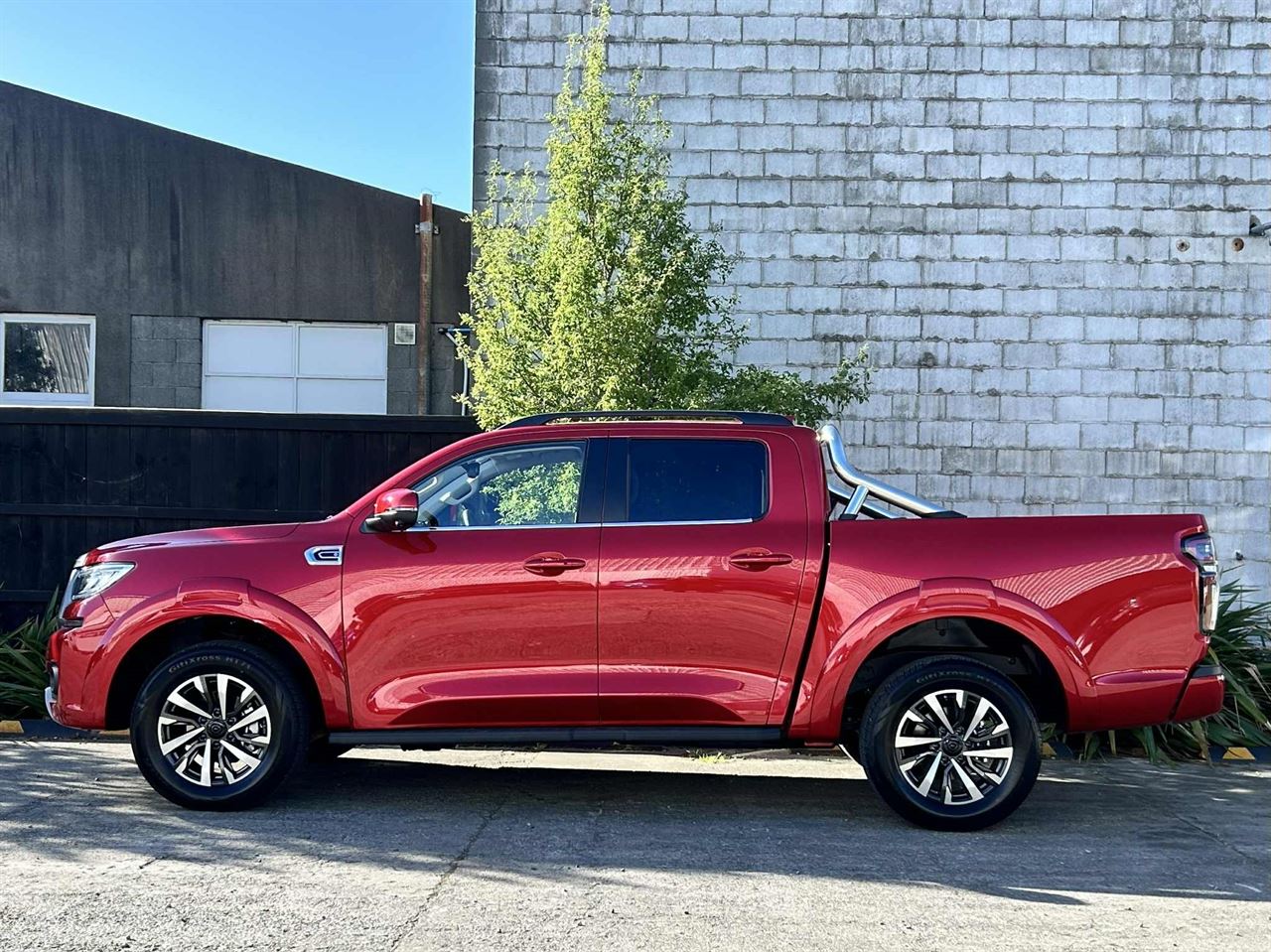 Vehicle image 5