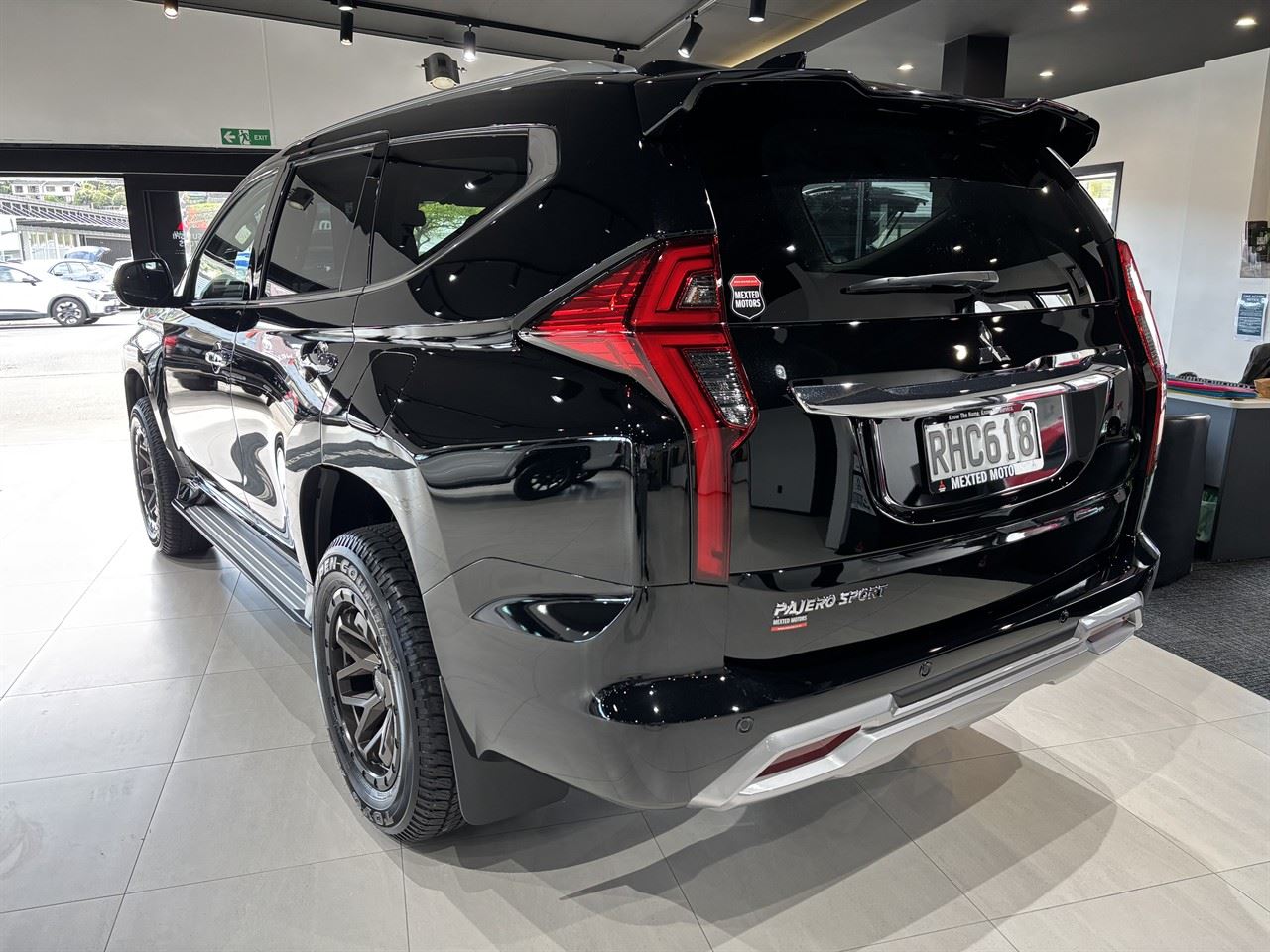 Vehicle image 4