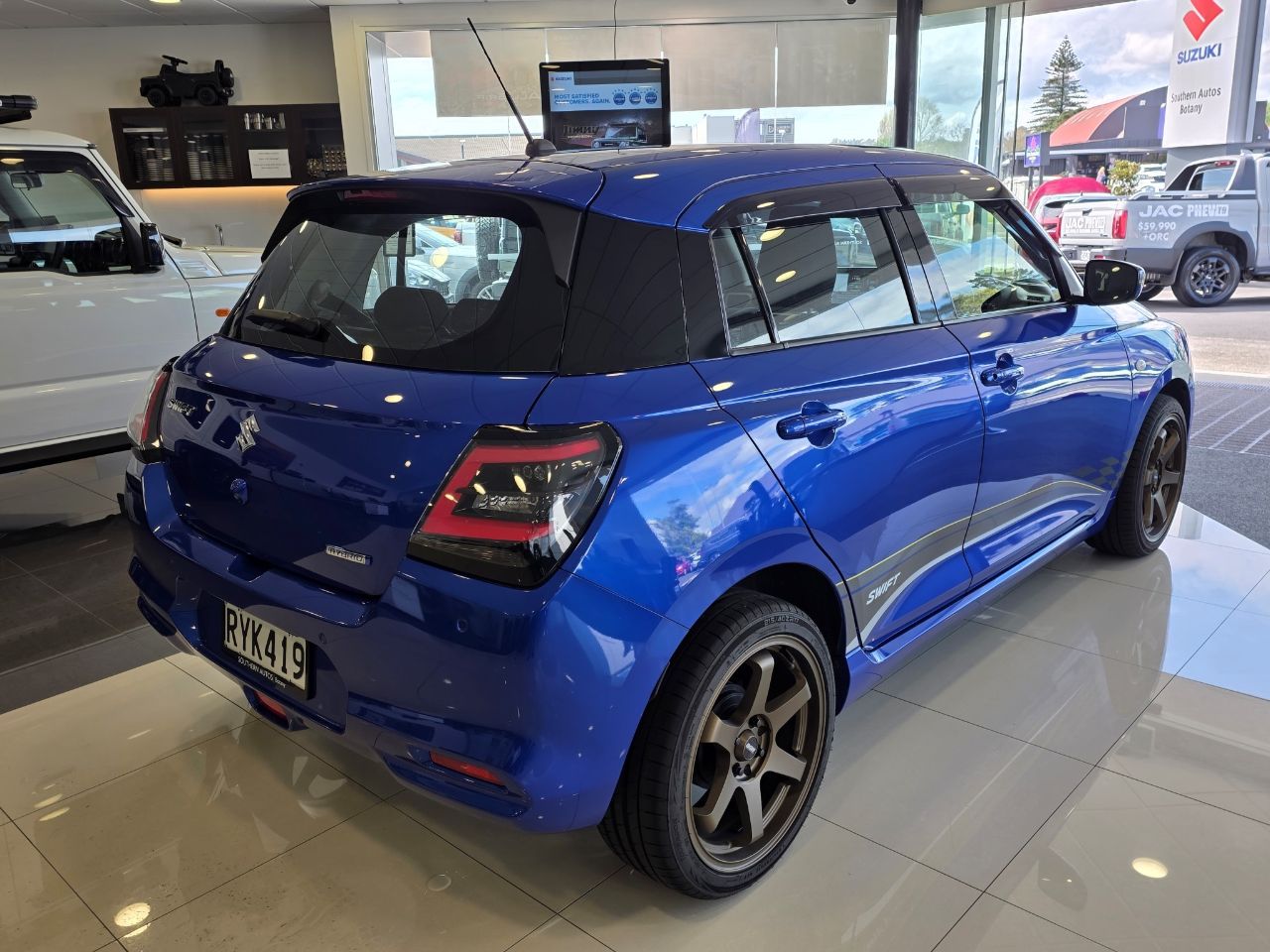 Vehicle image 4