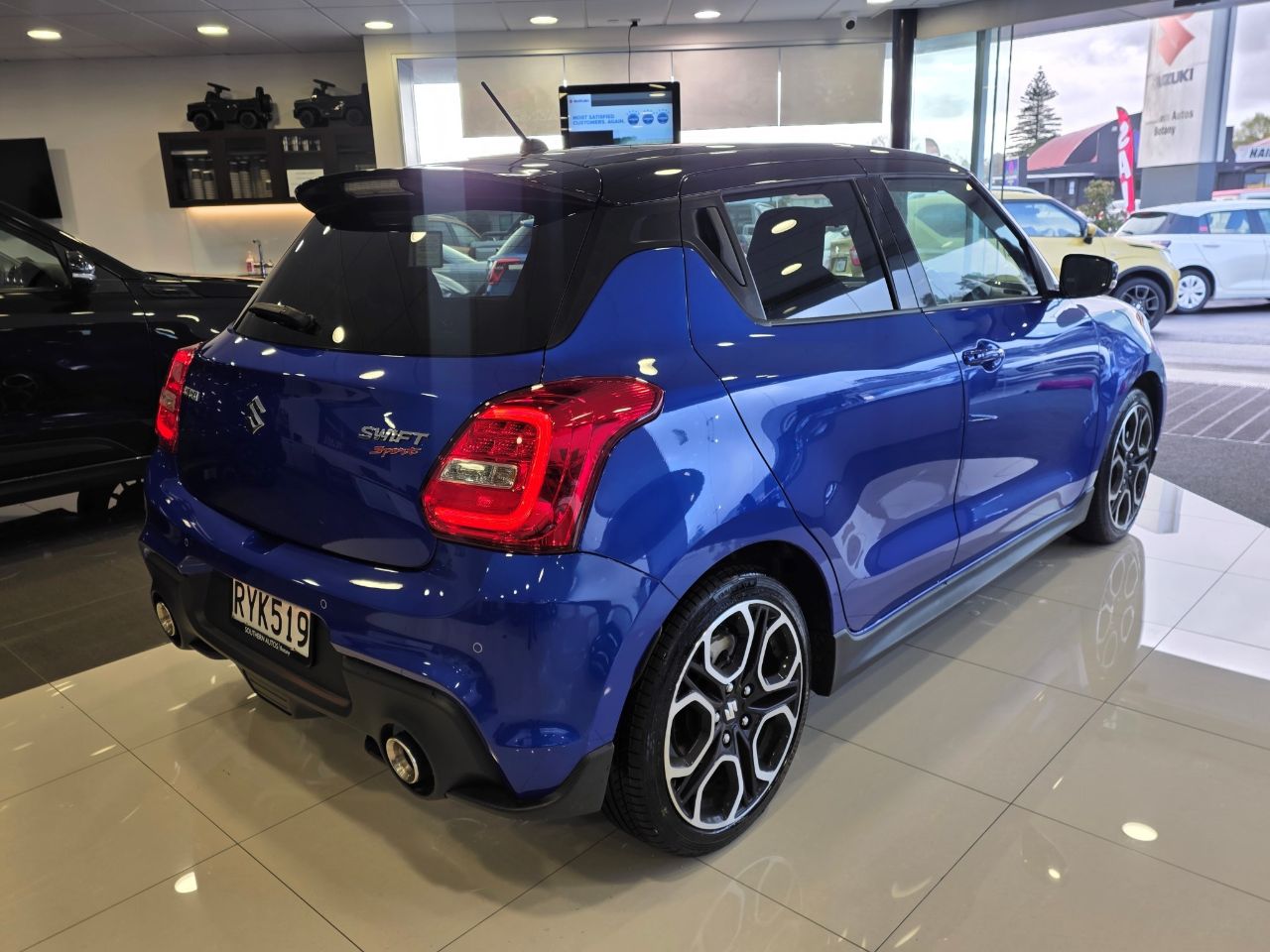 Vehicle image 4