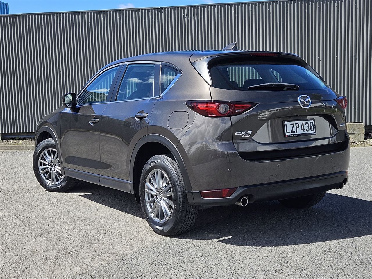 Vehicle image 5