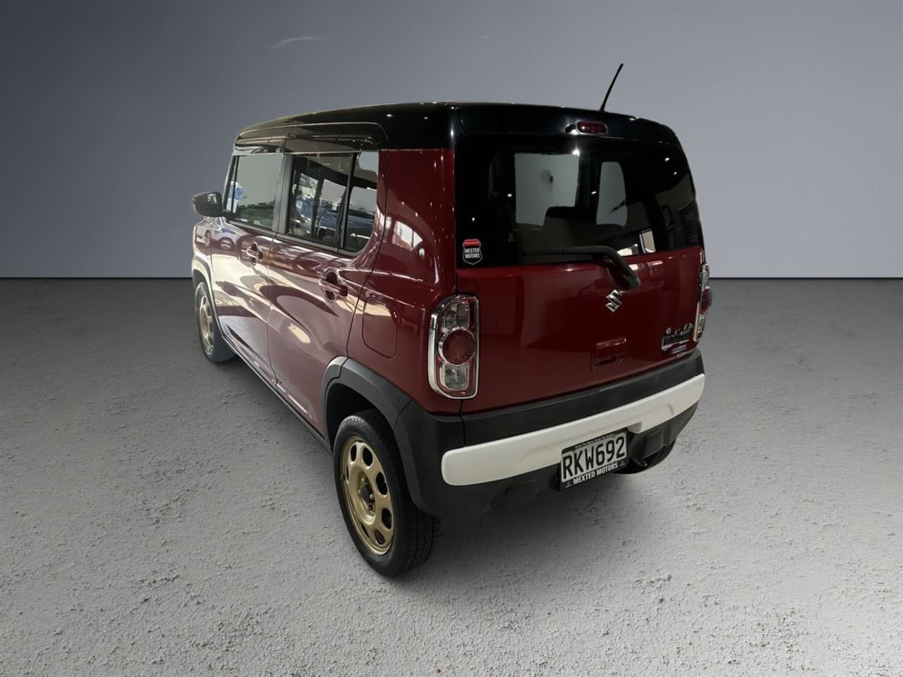 Vehicle image 4