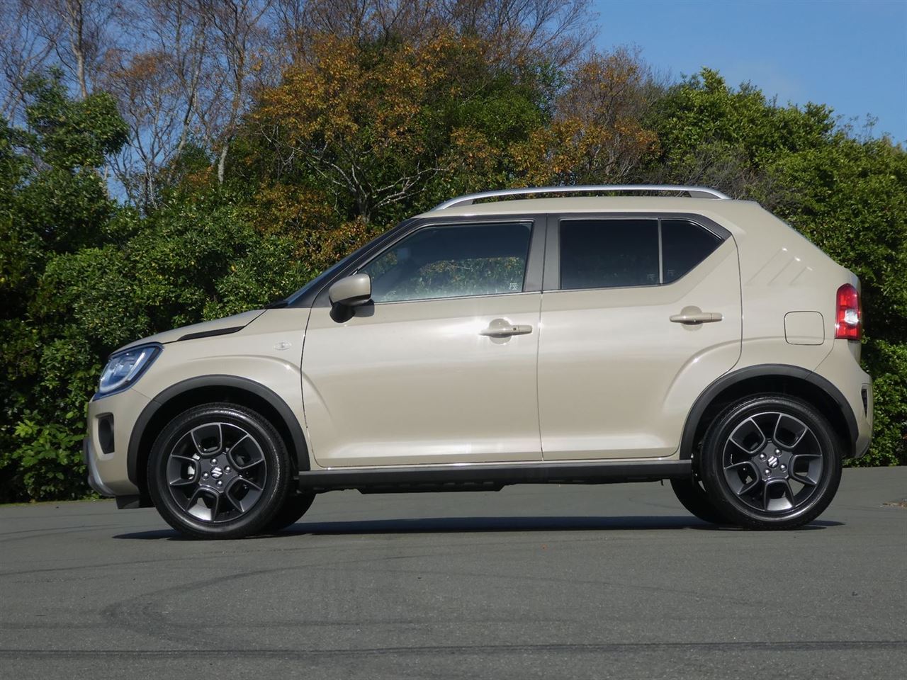 Vehicle image 4