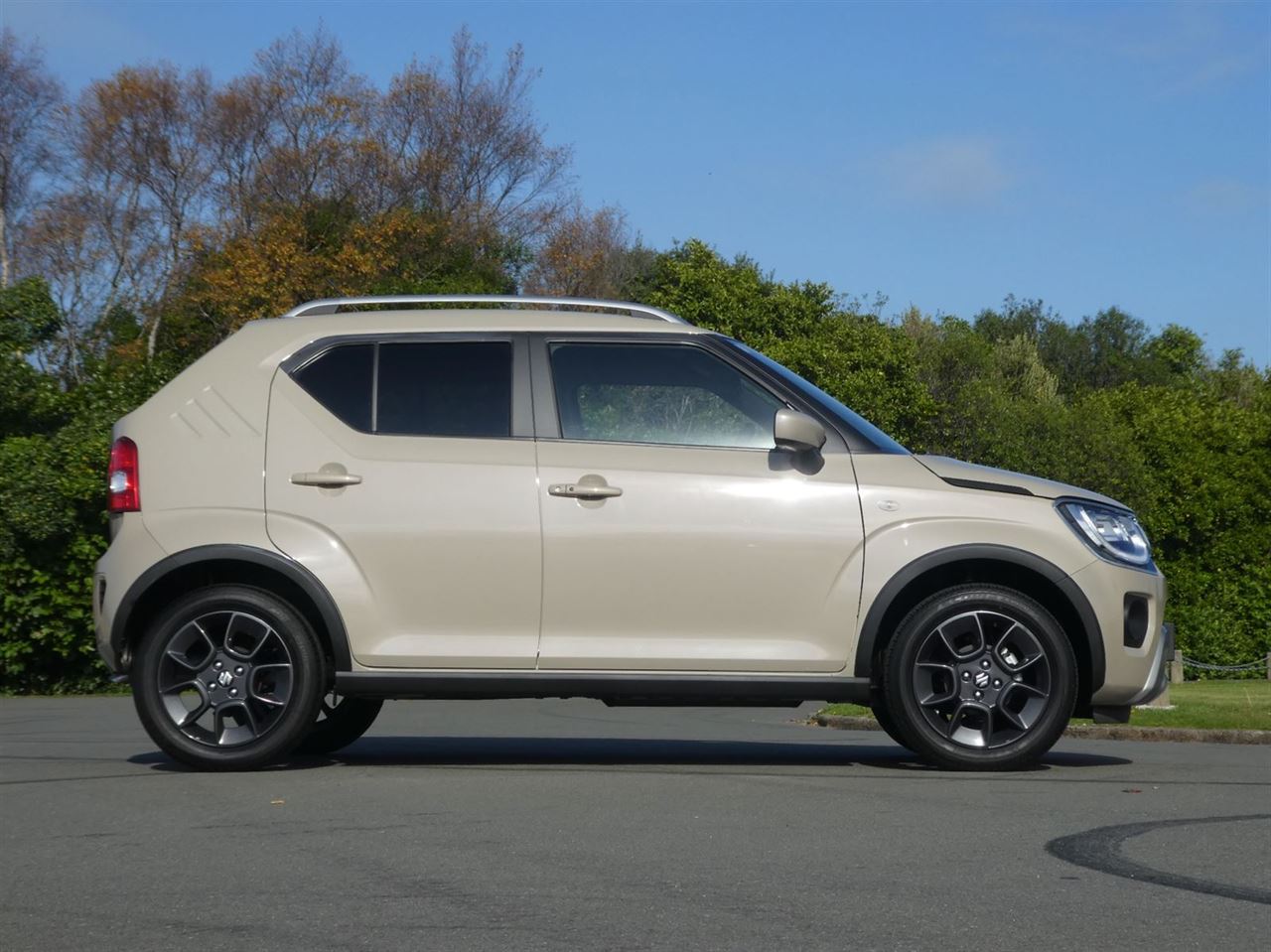 Vehicle image 5