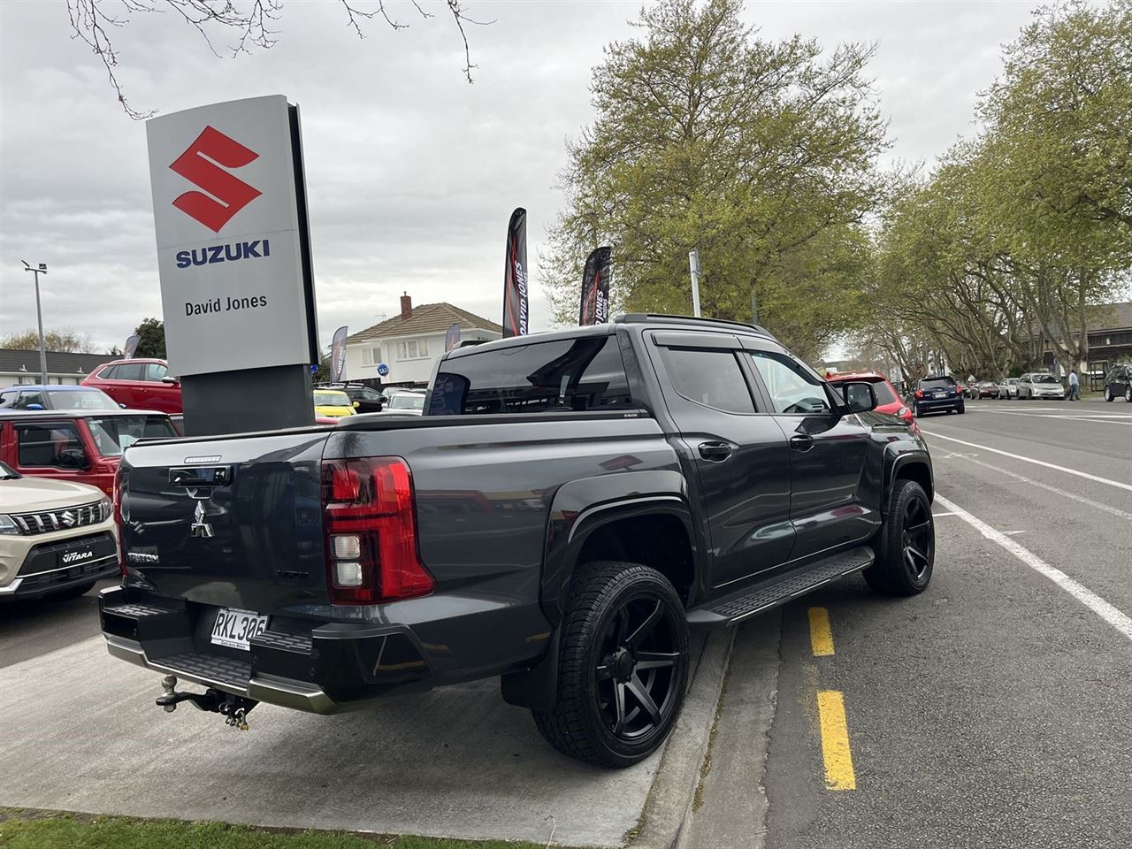 Vehicle image 5