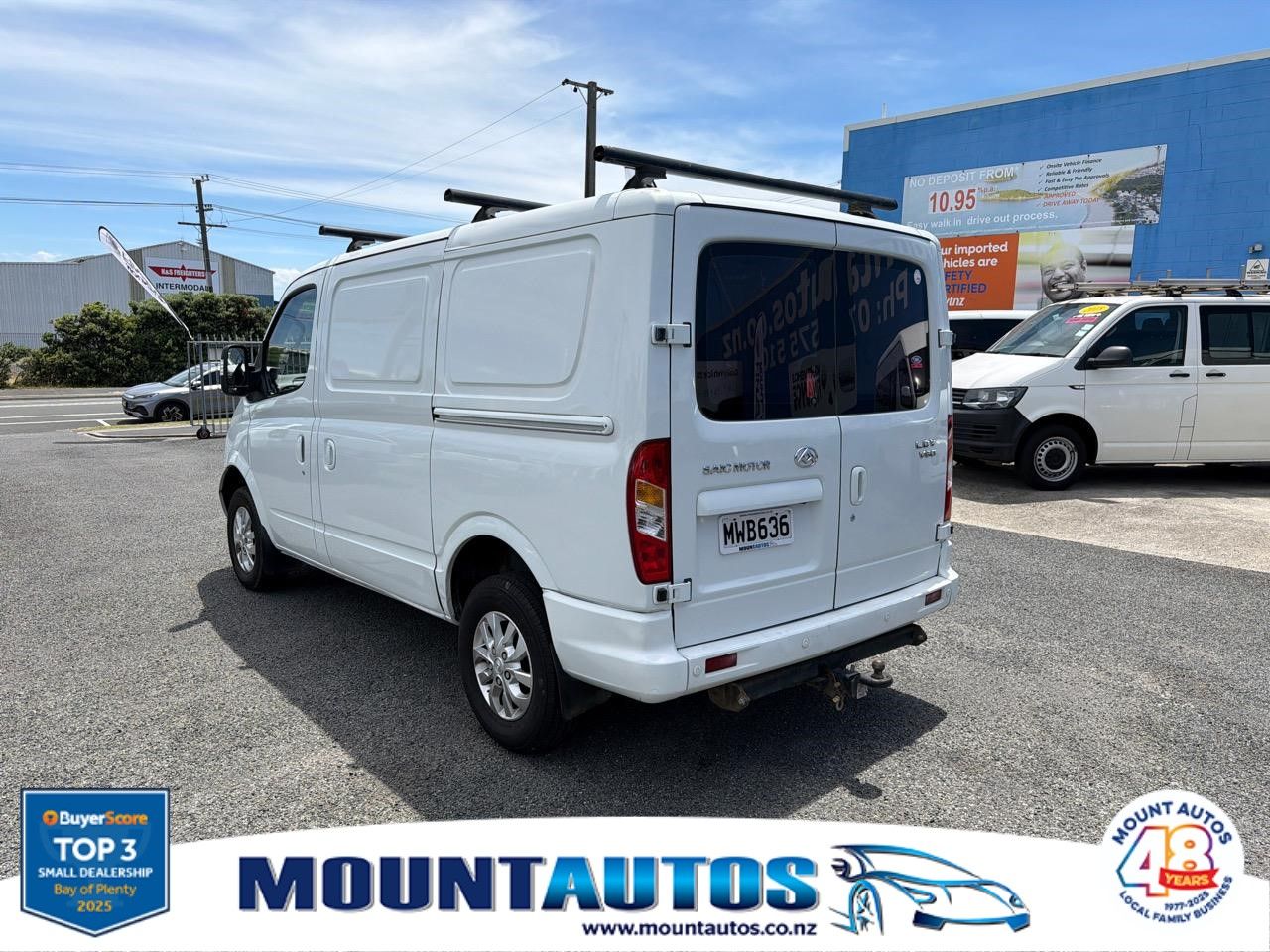 Vehicle image 4