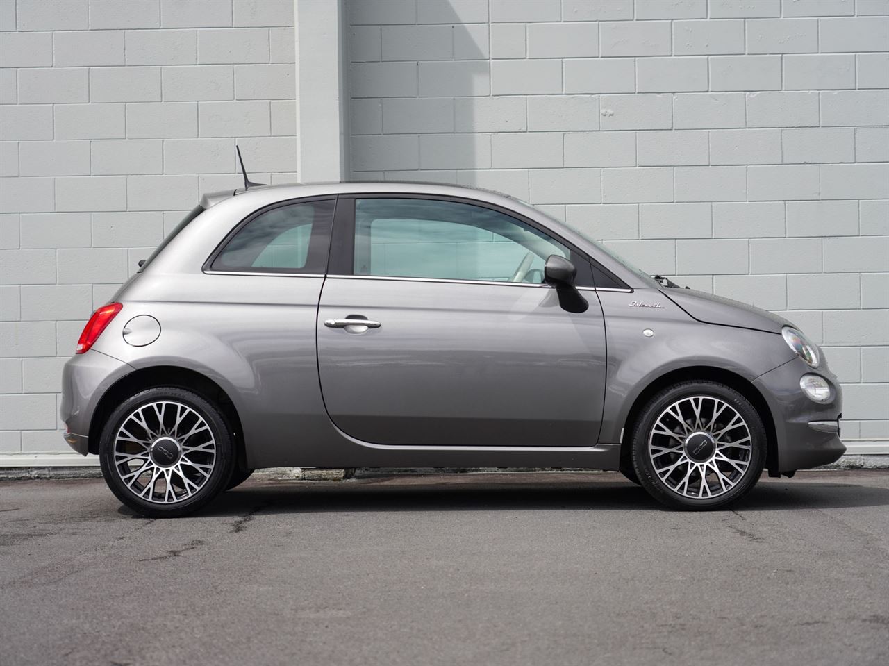 Vehicle image 3