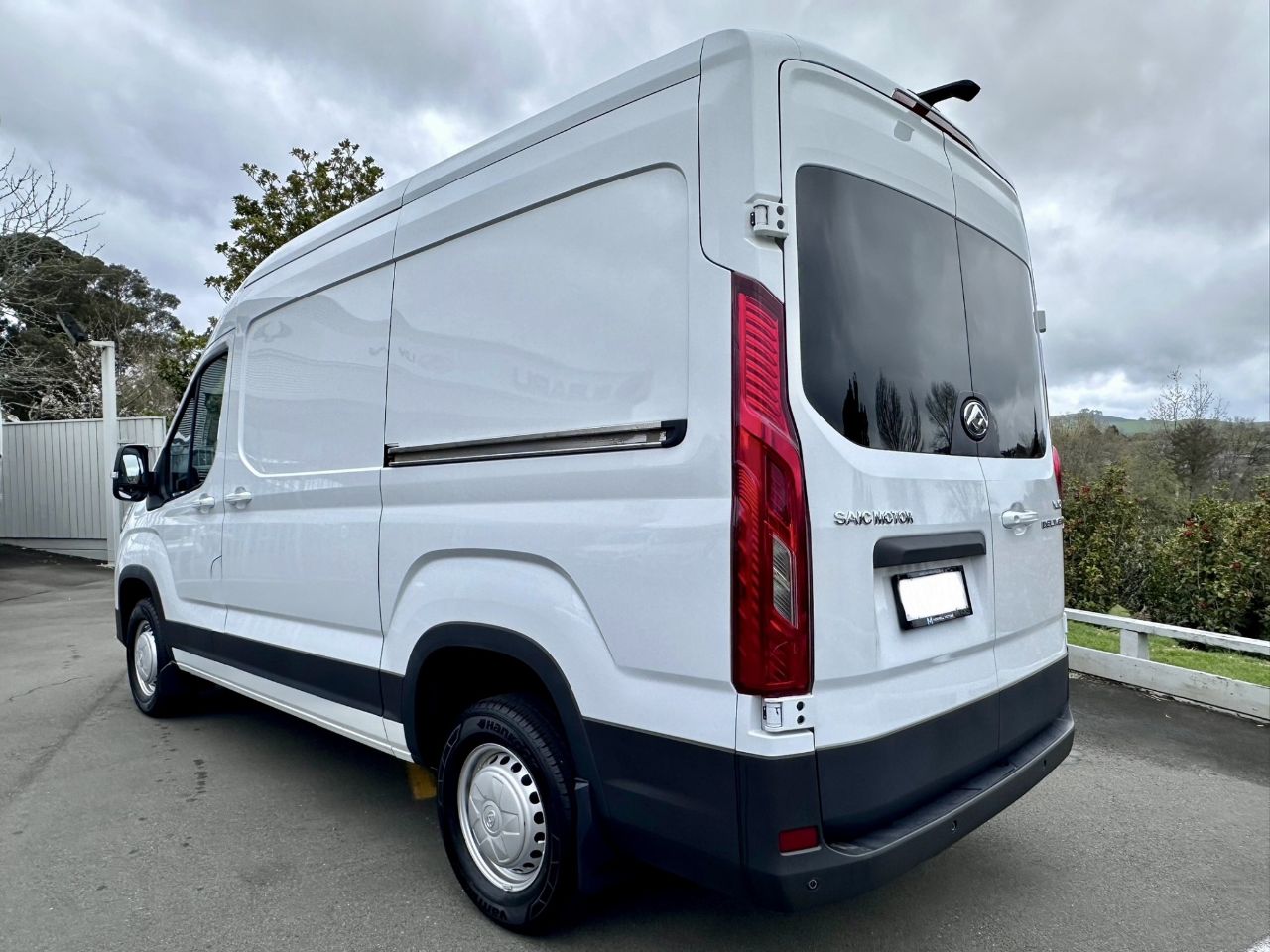 Vehicle image 5