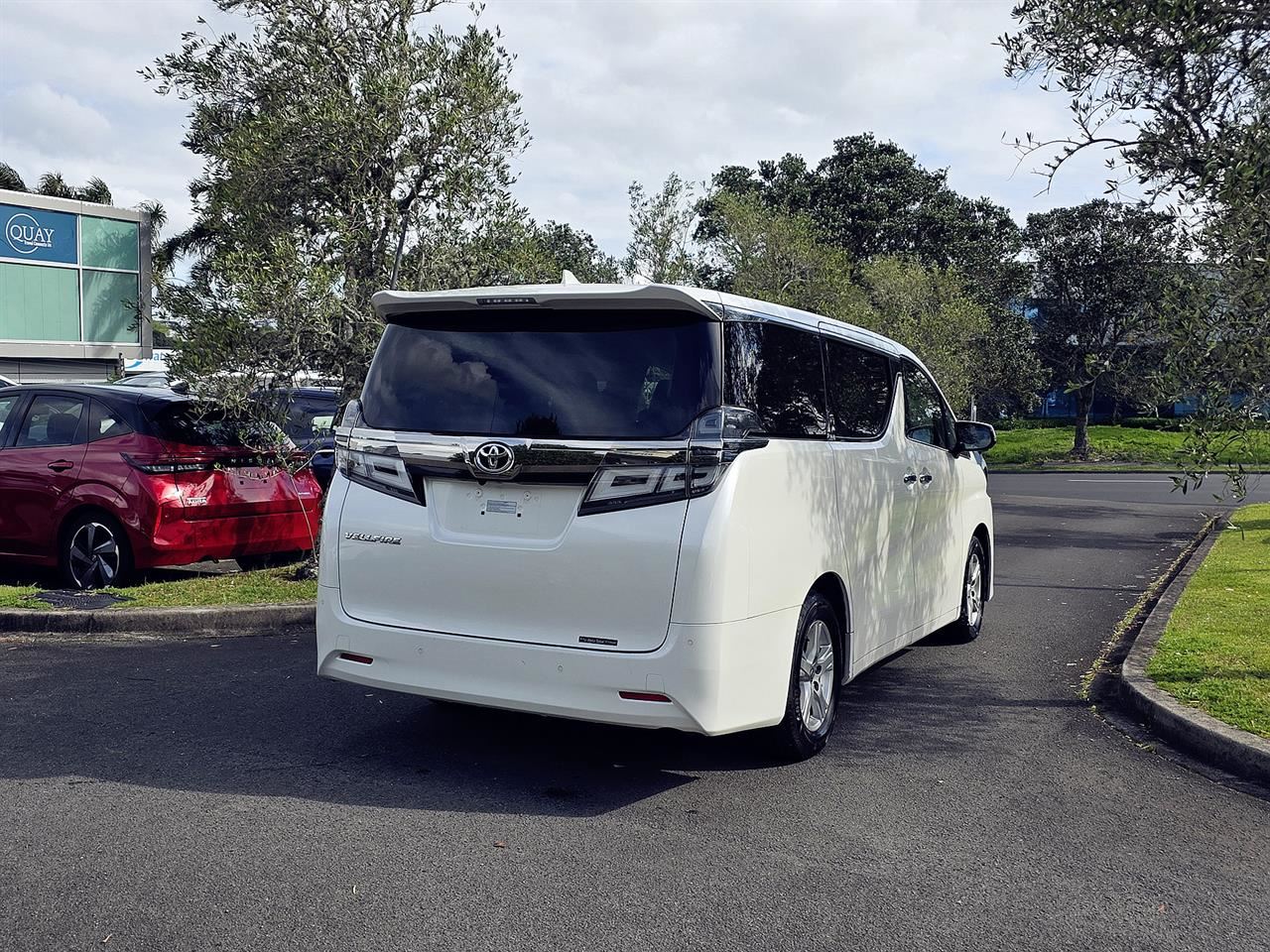 Vehicle image 4