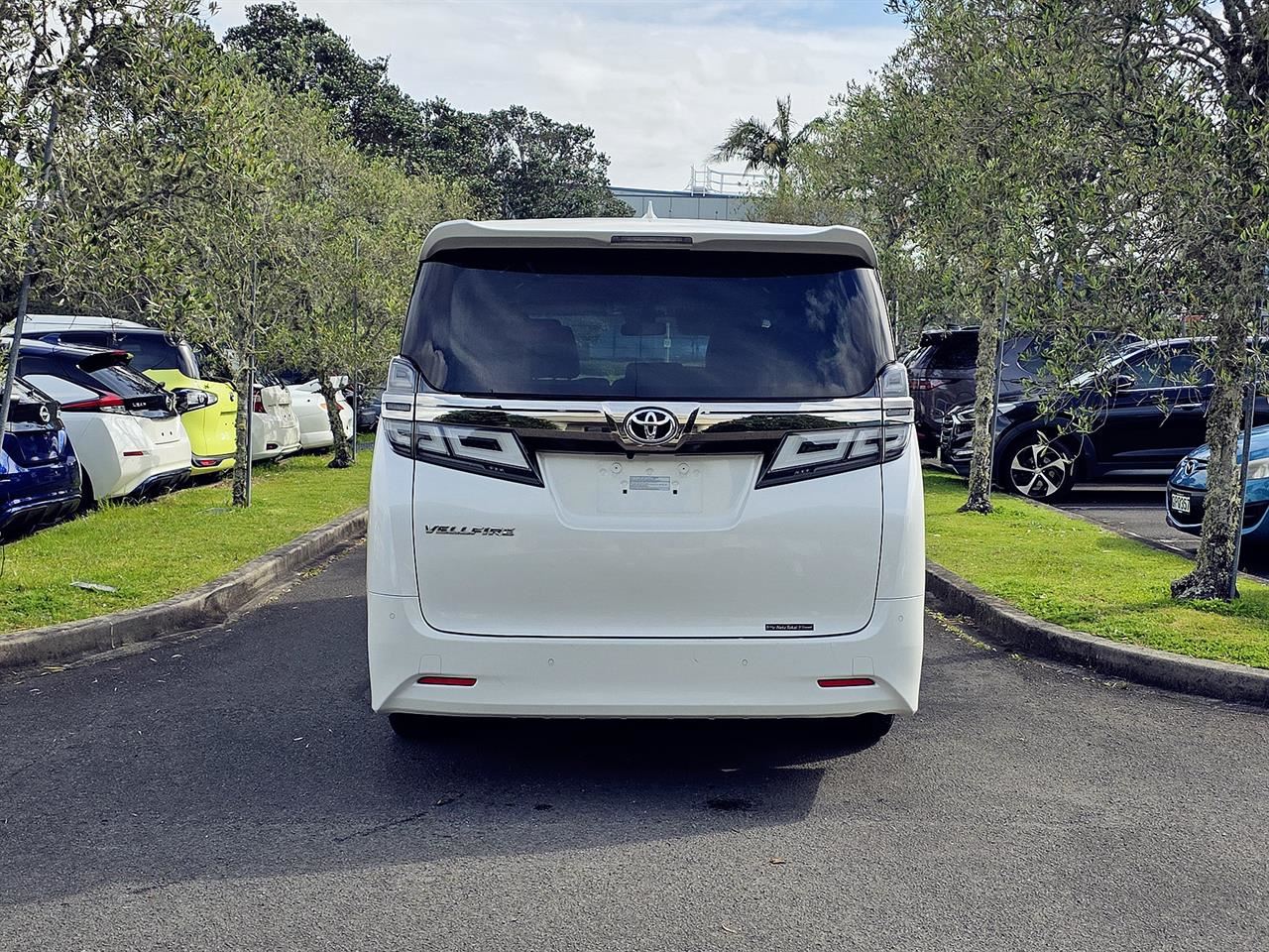 Vehicle image 5