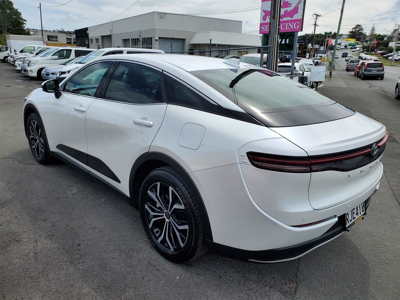 Vehicle image 5