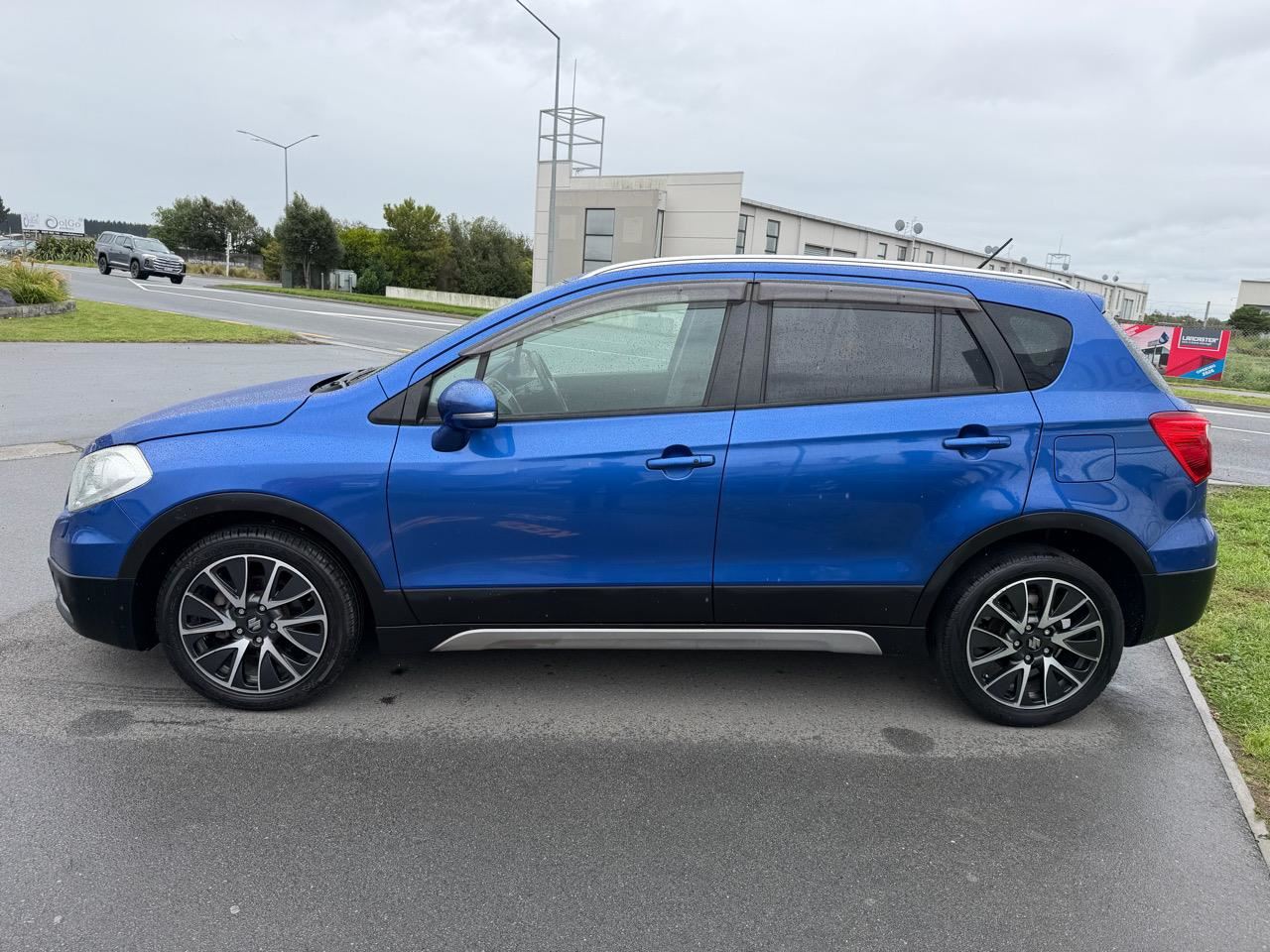 Vehicle image 5