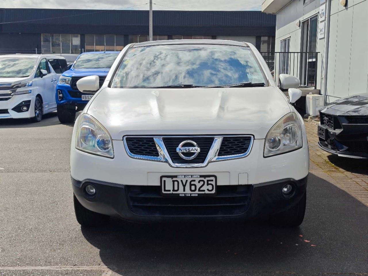 Vehicle image 3