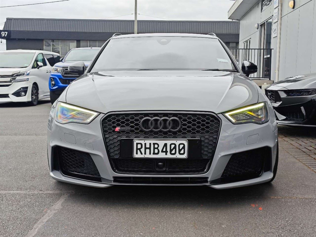 Vehicle image 3