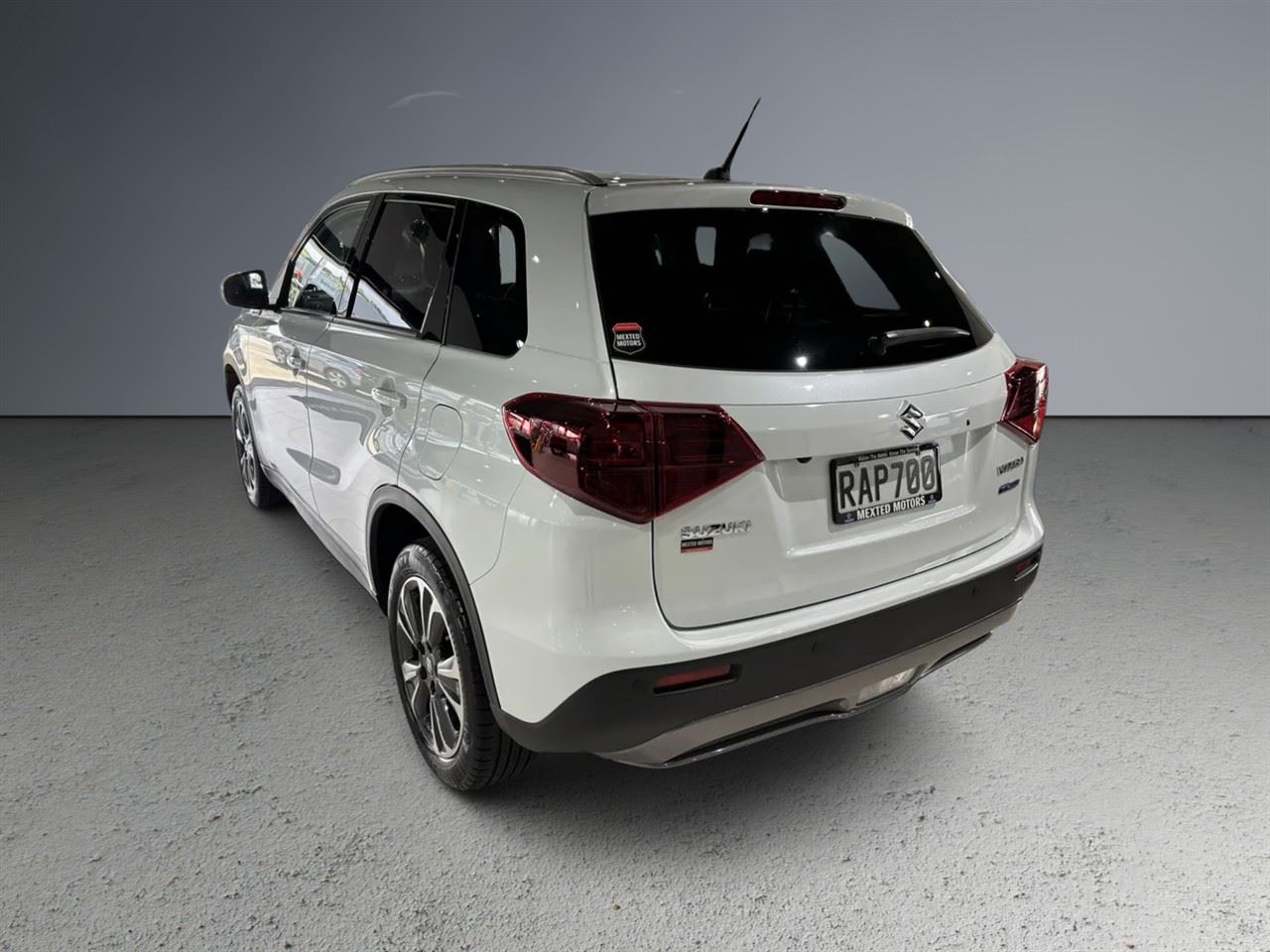 Vehicle image 4