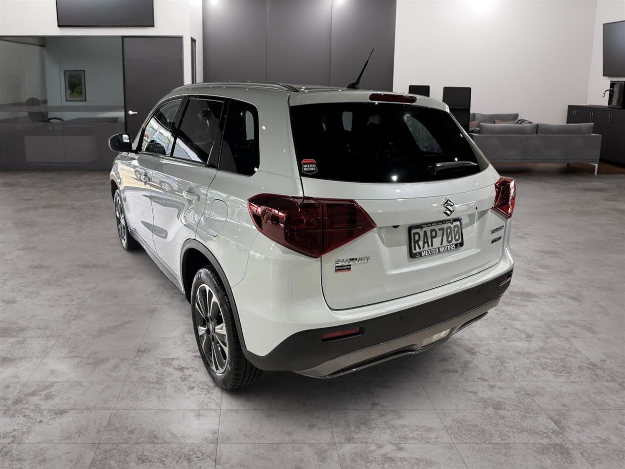Vehicle image 4