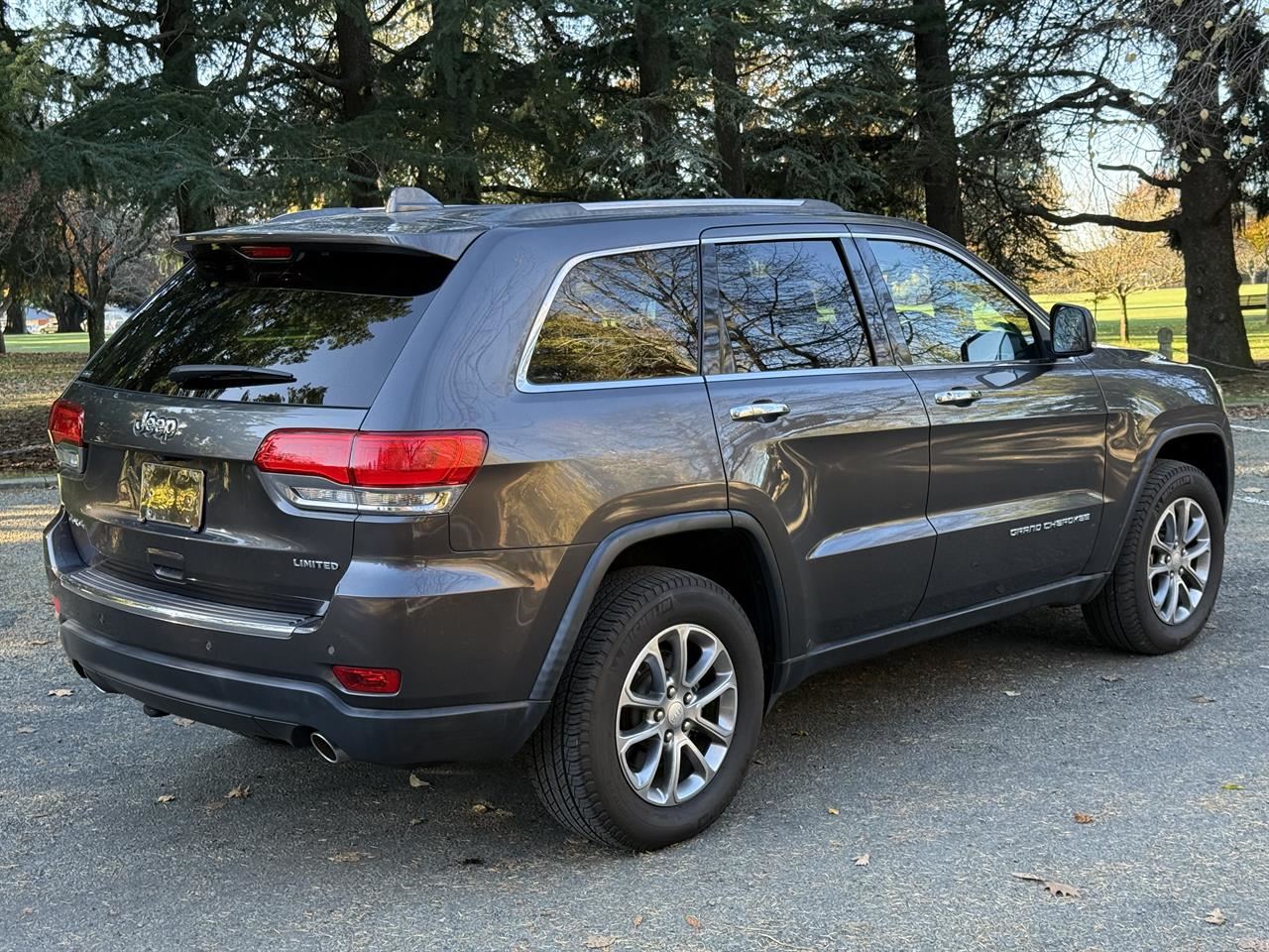 Vehicle image 5