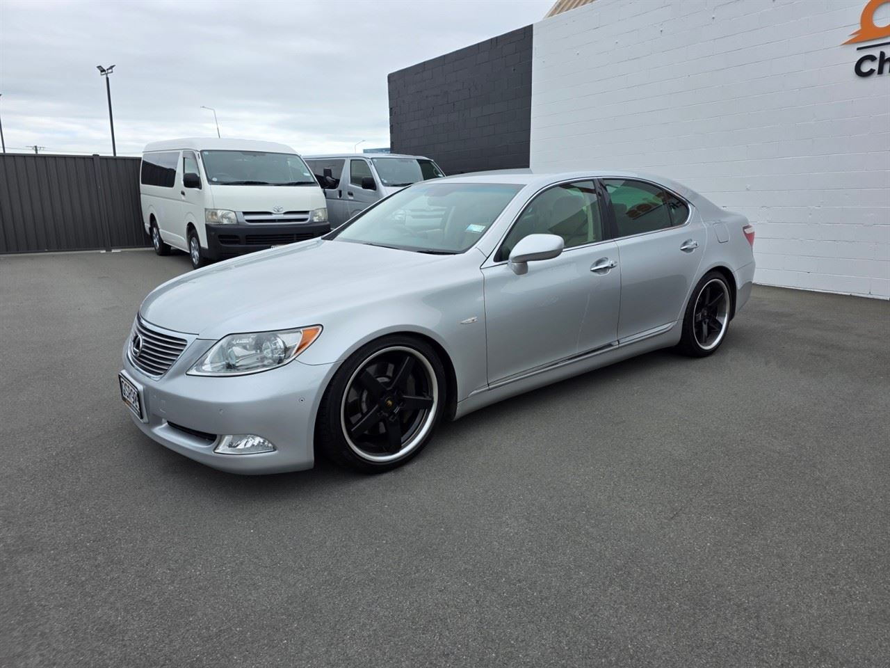 Vehicle image 5