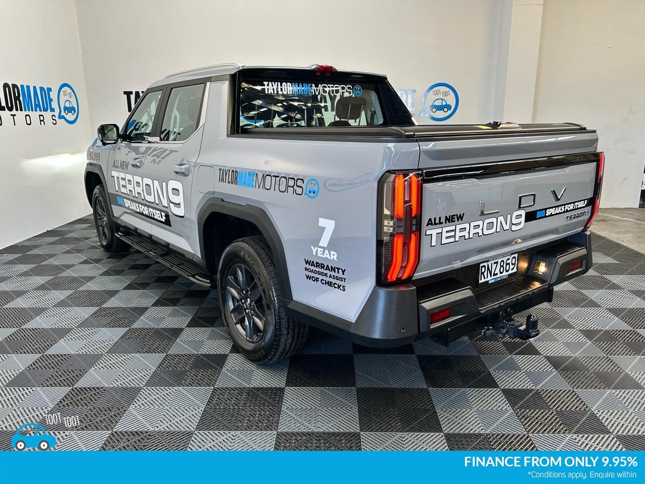 Vehicle image 5
