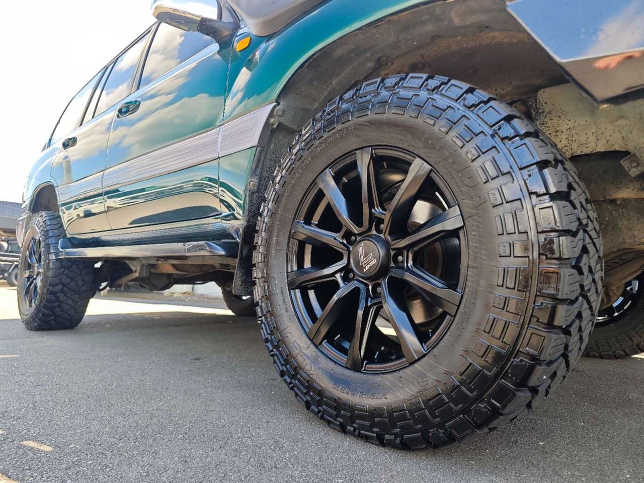 Vehicle image 4