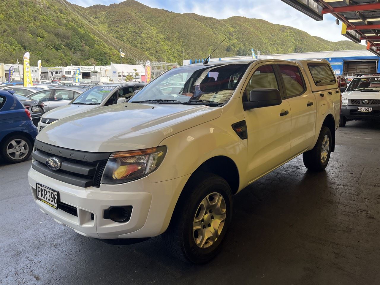 Vehicle image 4